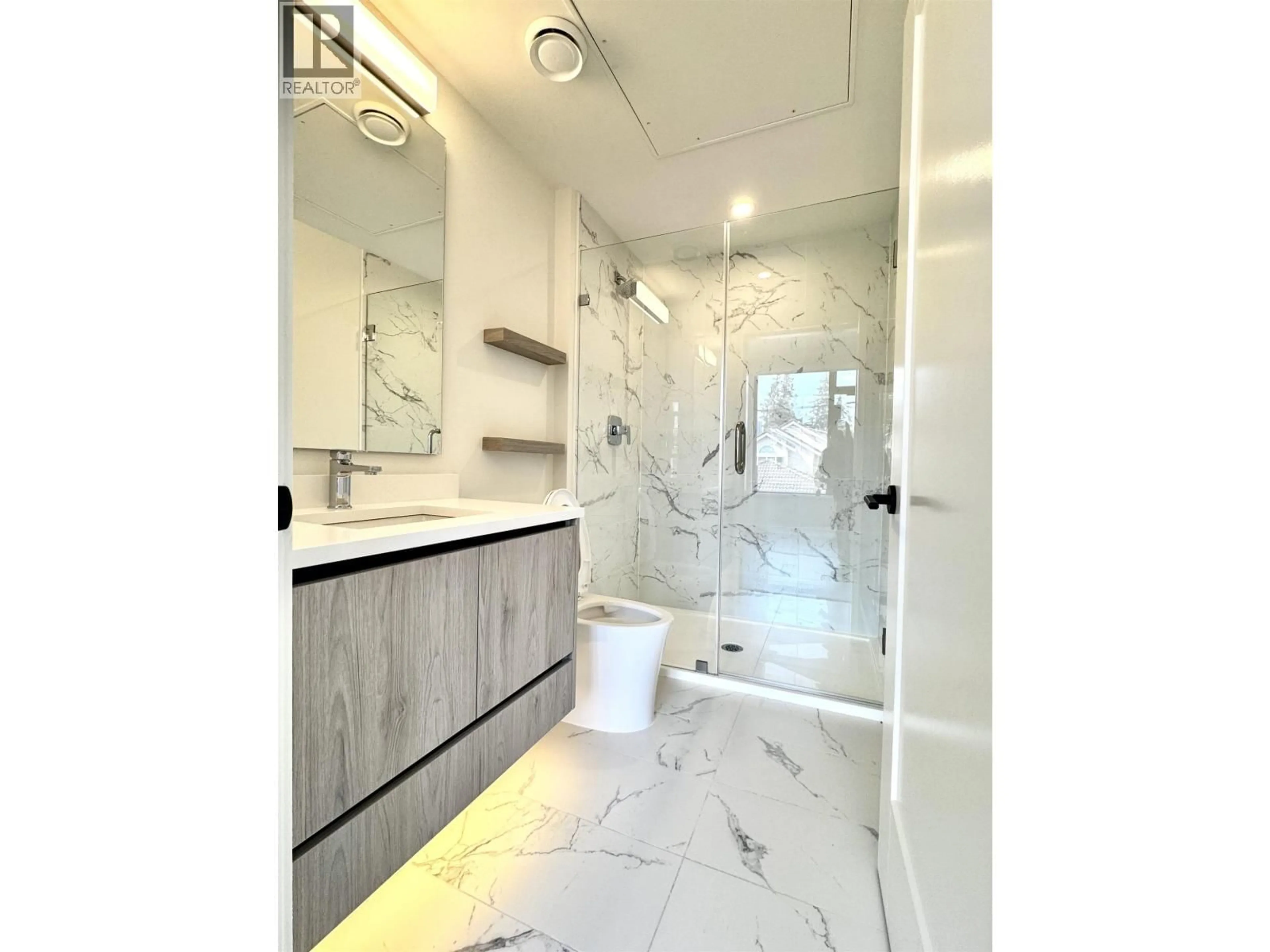 Contemporary bathroom, ceramic/tile floor for 211 - 8398 OAK STREET, Vancouver British Columbia V6P0L9