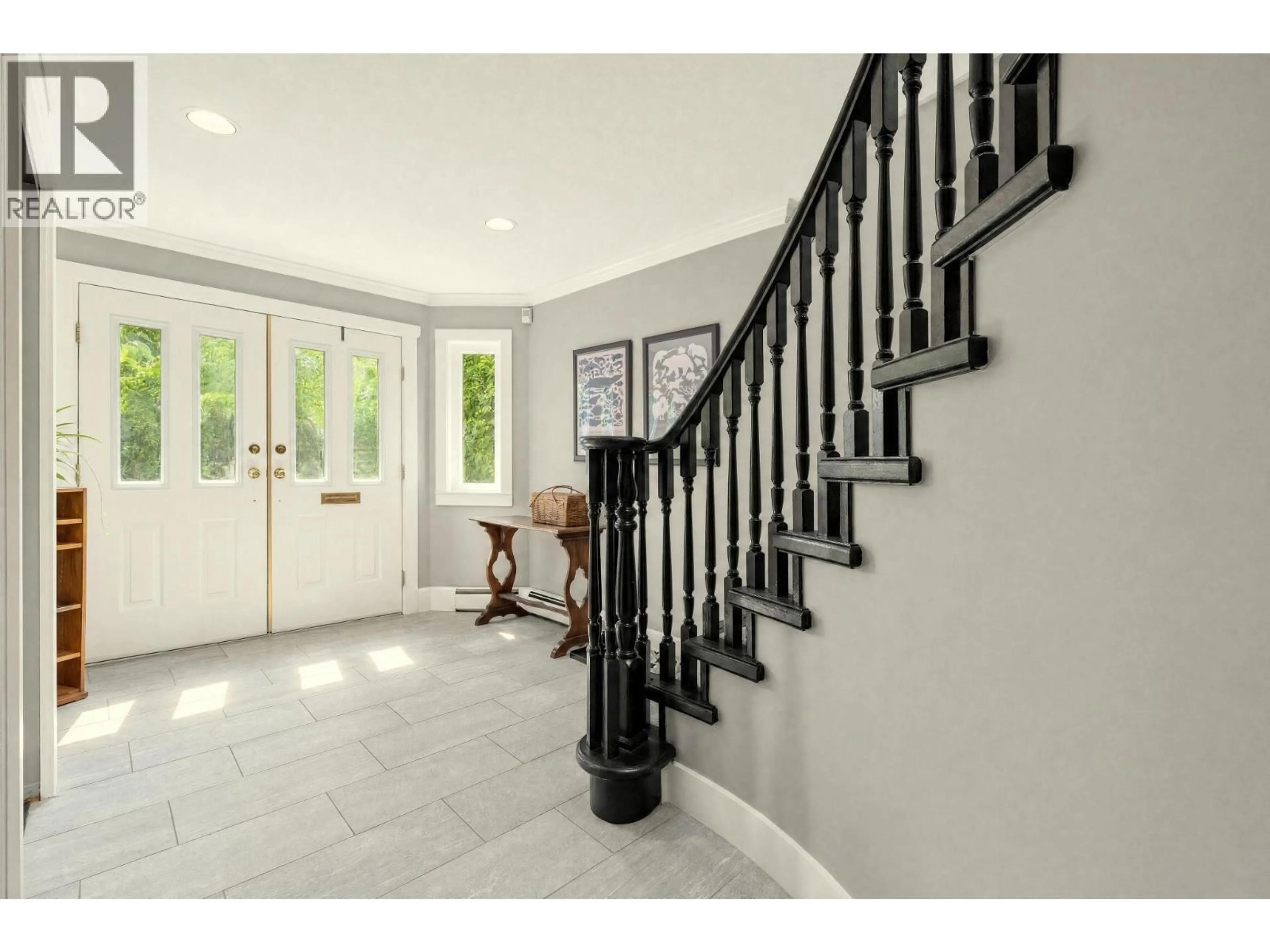 Indoor entryway for 2183 NAPIER STREET, Vancouver British Columbia V5L2P1