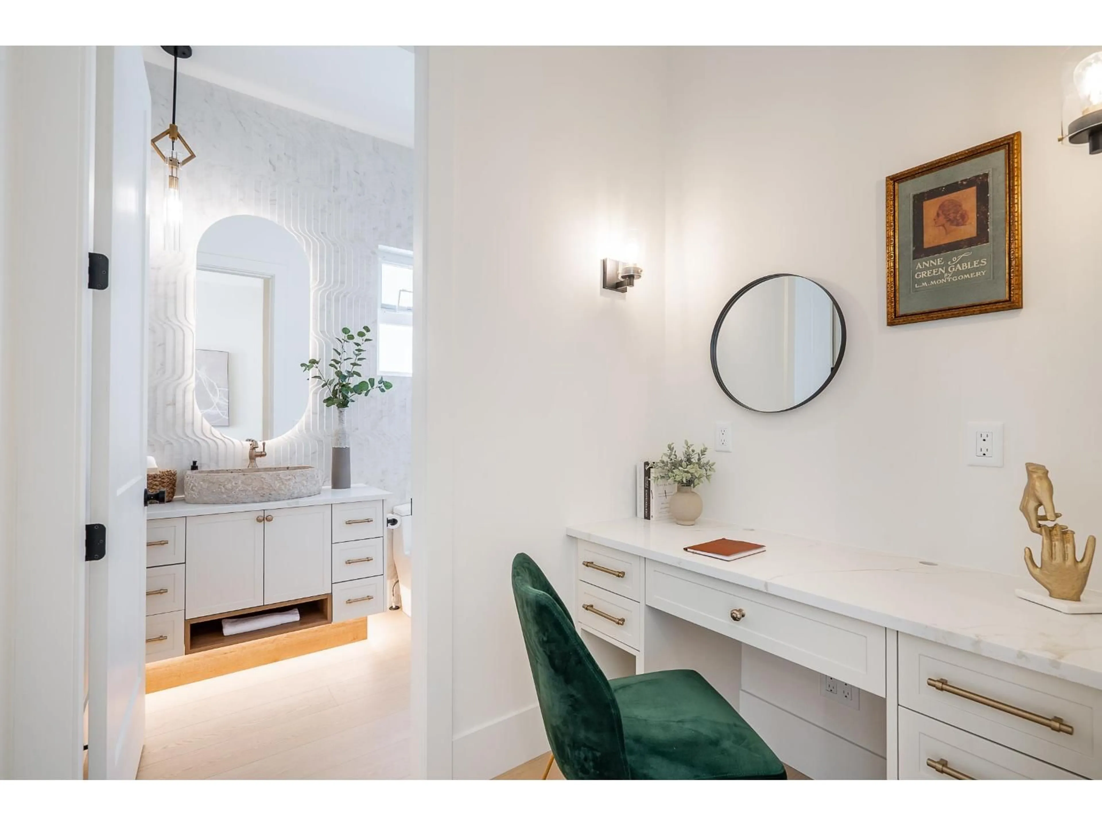 Contemporary bathroom, ceramic/tile floor for 16908 1 AVENUE, Surrey British Columbia V3Z9N8