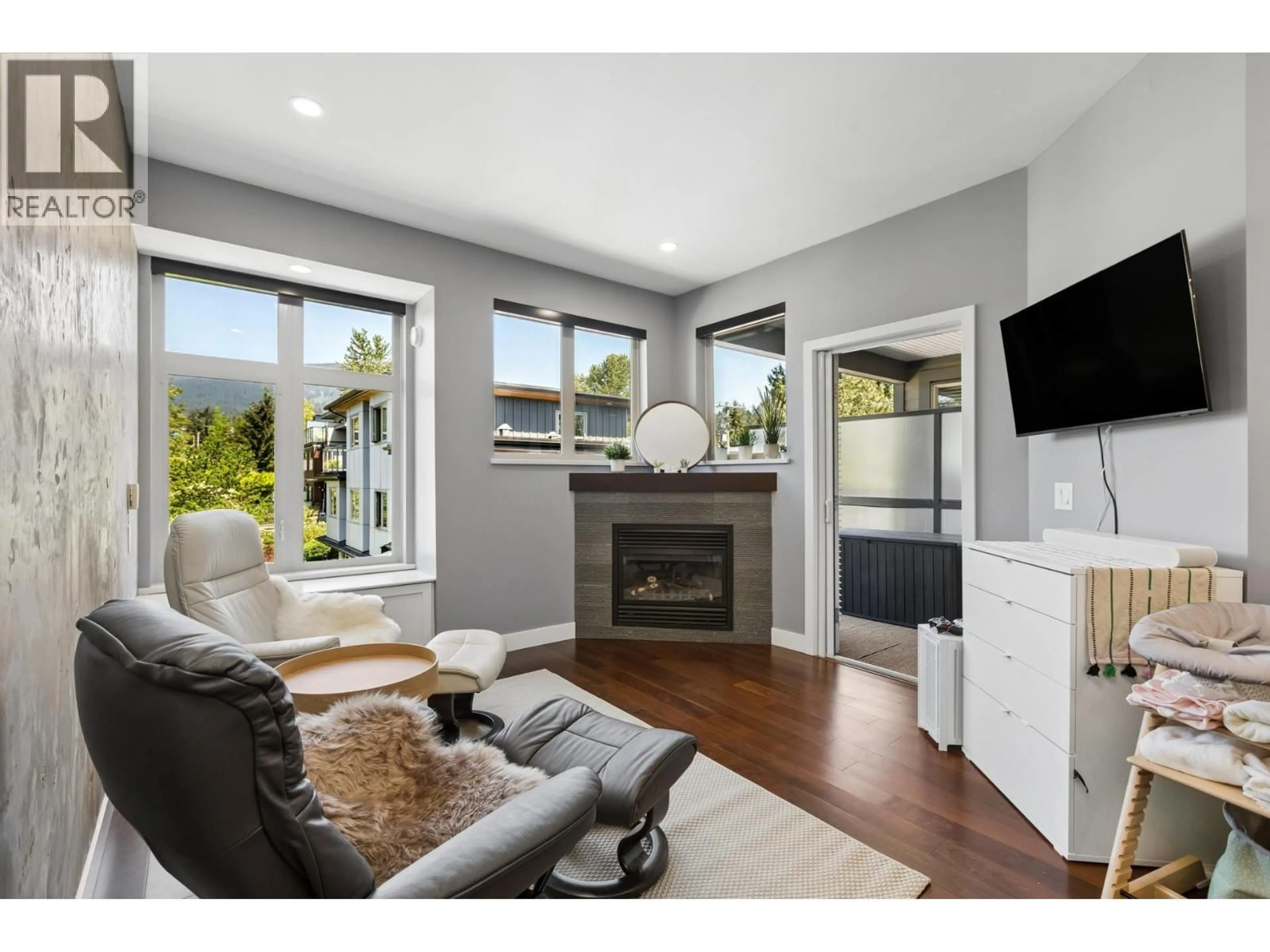 Living room with furniture, unknown for 303 - 116 23RD STREET, North Vancouver British Columbia V7M2A9