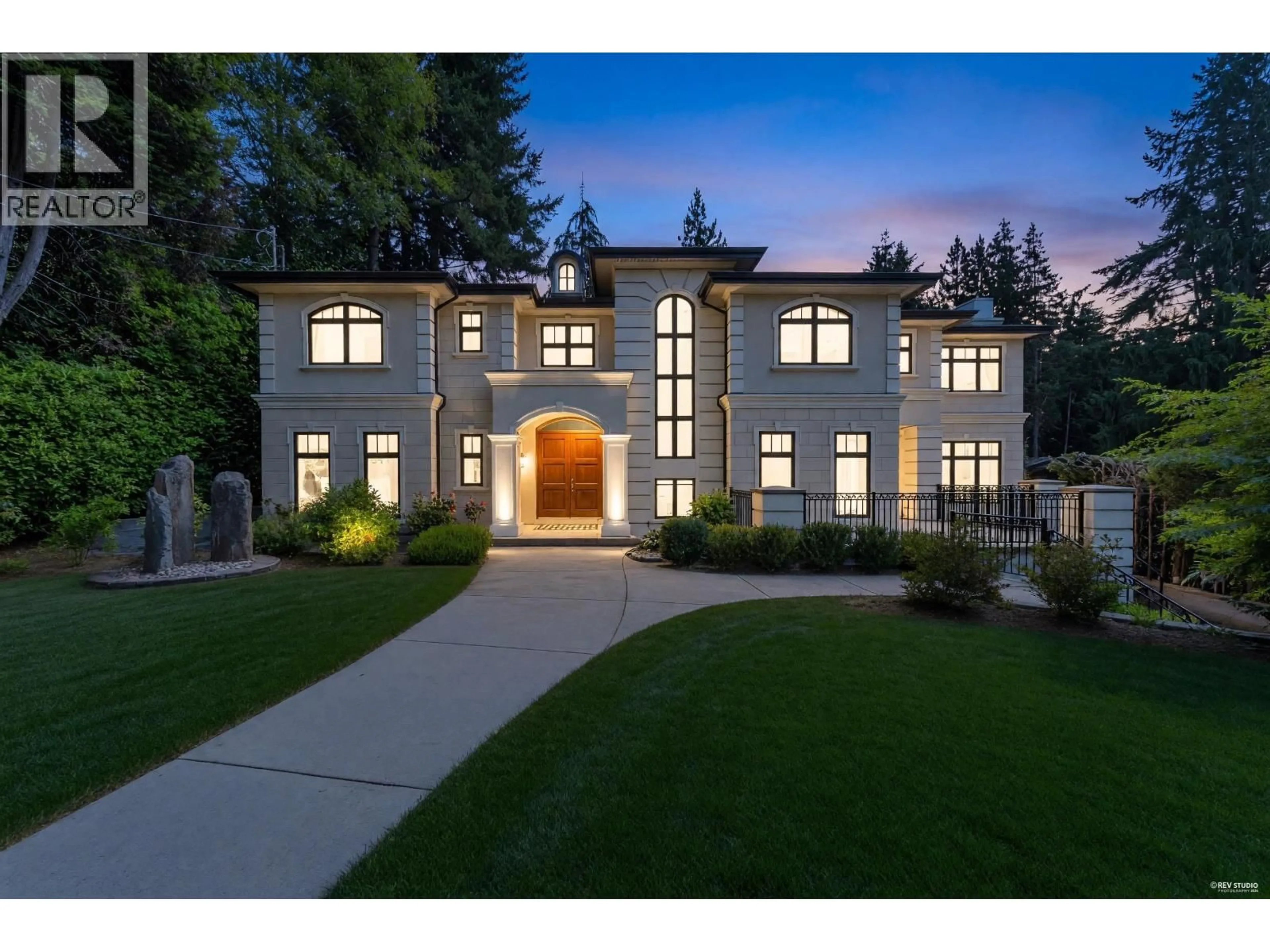 Home with brick exterior material, street for 920 3RD STREET, West Vancouver British Columbia V7T2J3