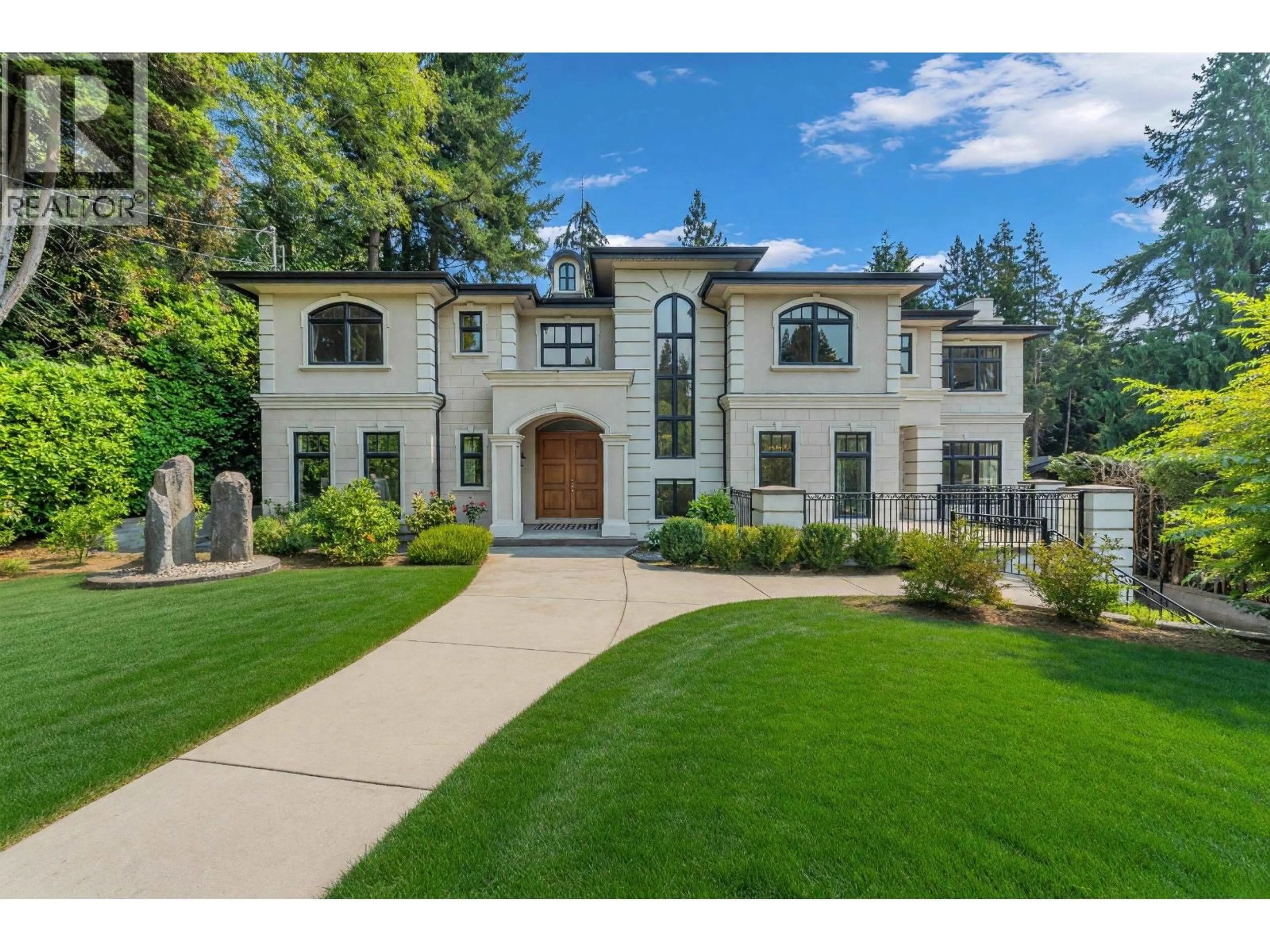 Home with brick exterior material, street for 920 3RD STREET, West Vancouver British Columbia V7T2J3