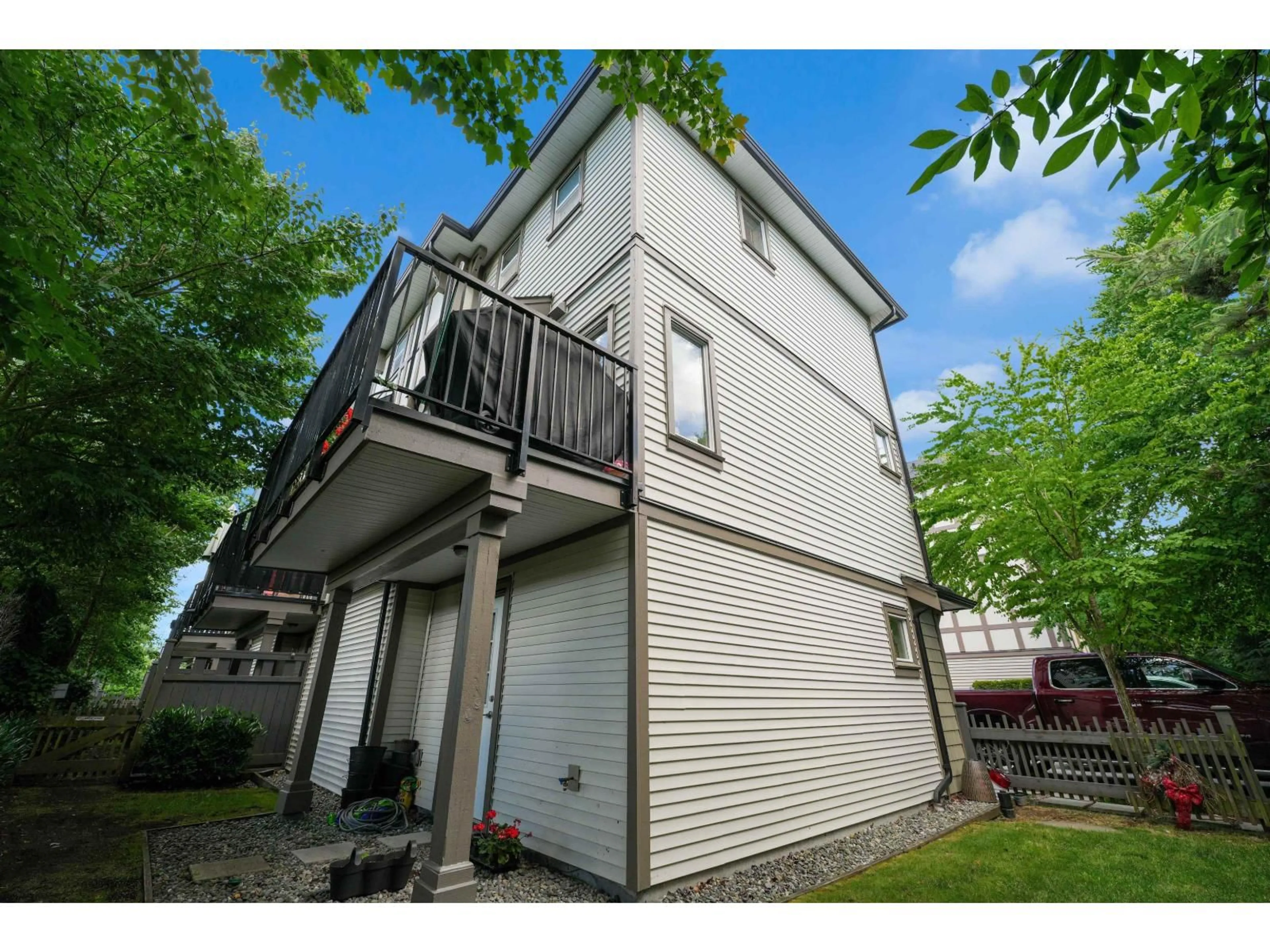 Patio, street for 30 - 7848 209 STREET, Langley British Columbia V6B0G4