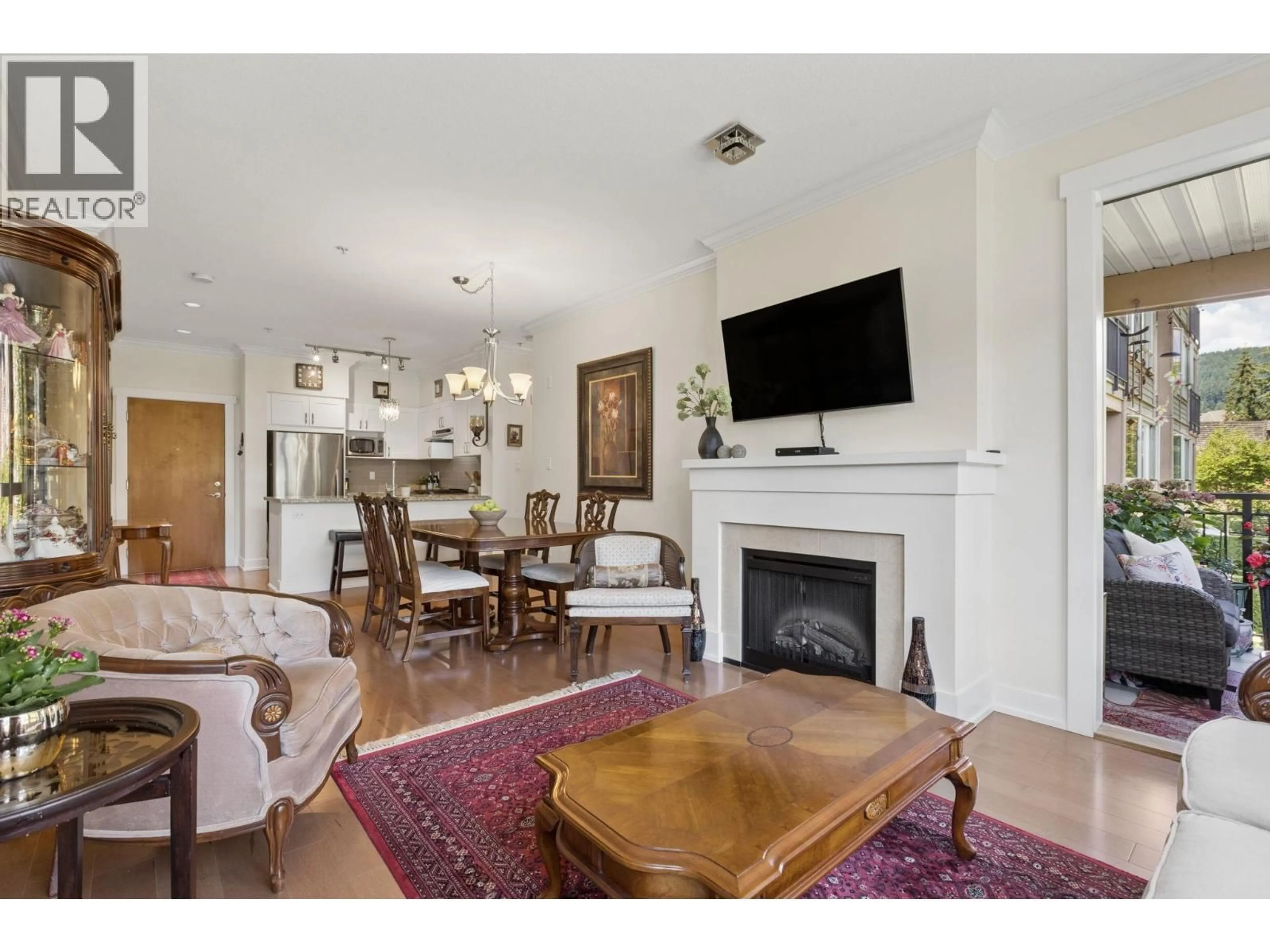 Living room with furniture, unknown for 203 - 1111 27TH STREET, North Vancouver British Columbia V7J1S3