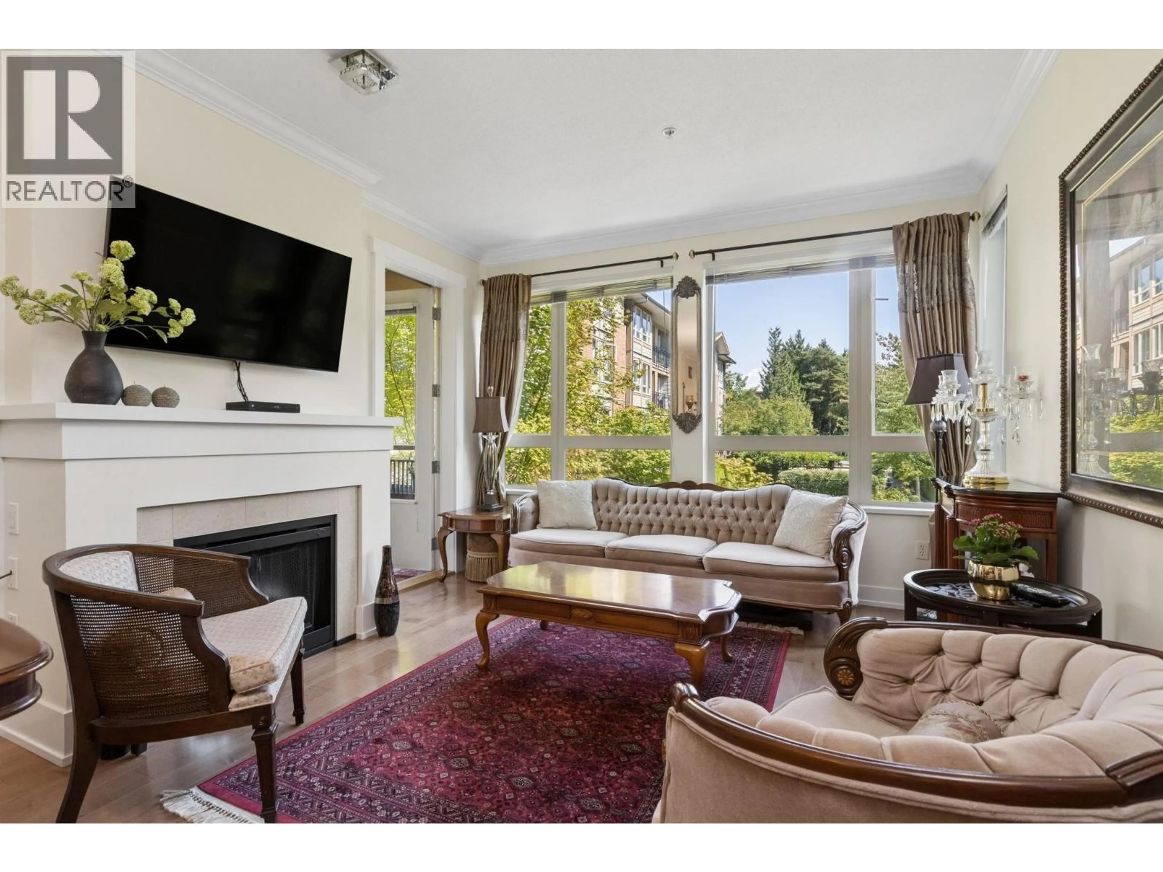 Living room with furniture, unknown for 203 - 1111 27TH STREET, North Vancouver British Columbia V7J1S3