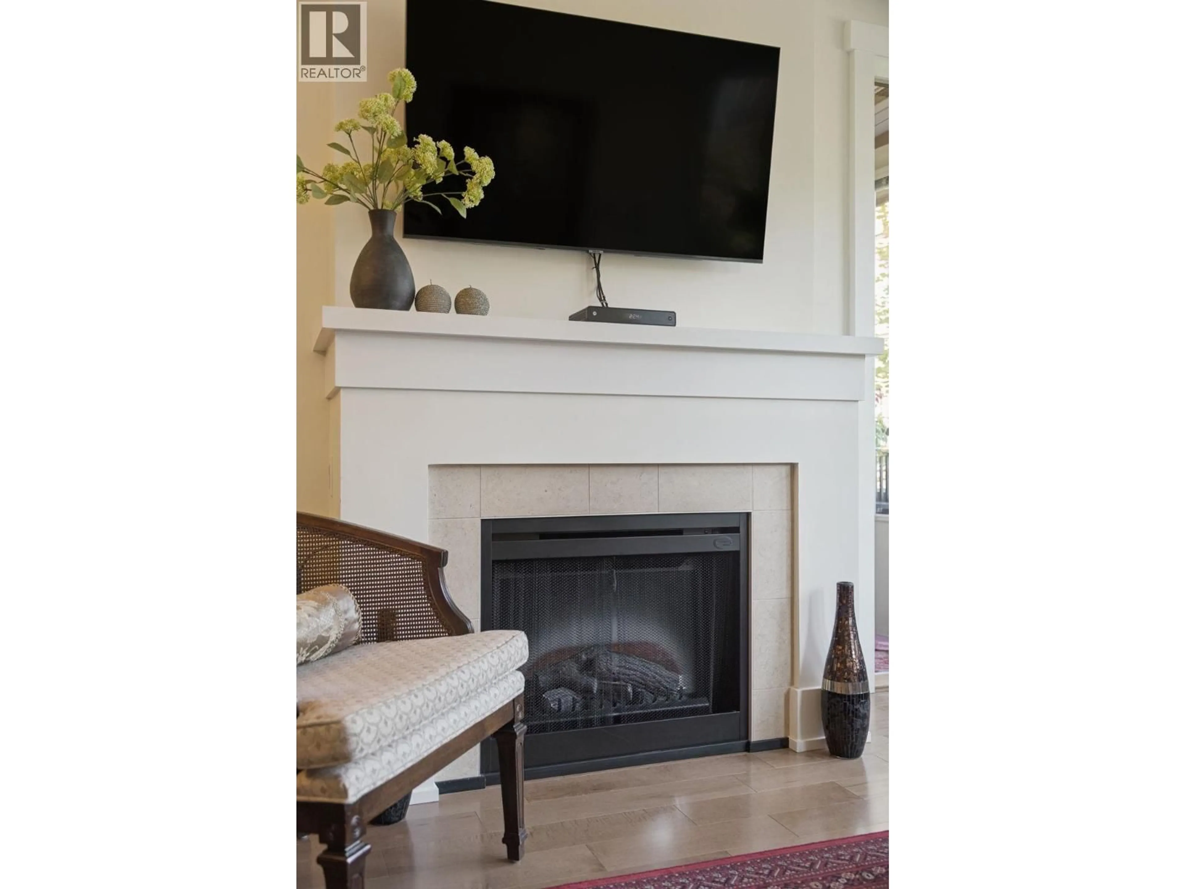 Home theater for 203 - 1111 27TH STREET, North Vancouver British Columbia V7J1S3