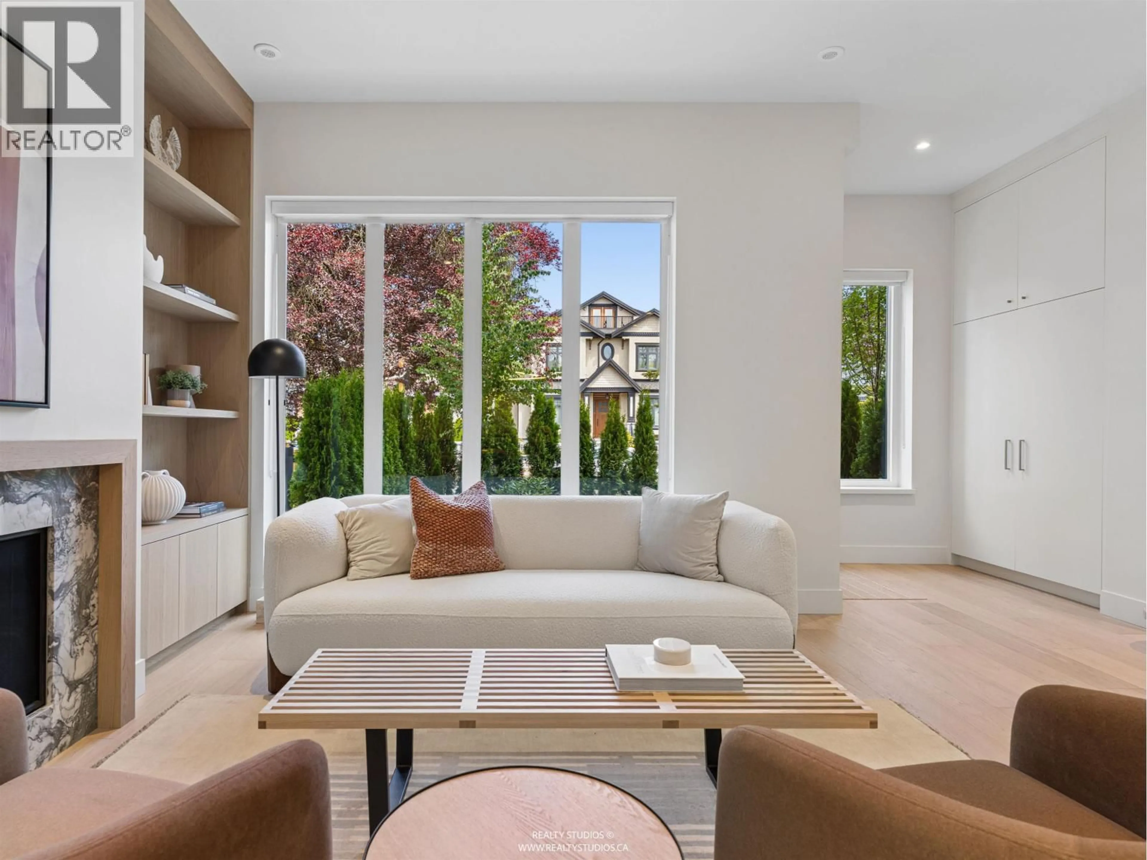 Living room with furniture, unknown for 2 - 3058 34TH AVENUE, Vancouver British Columbia V6N2K2