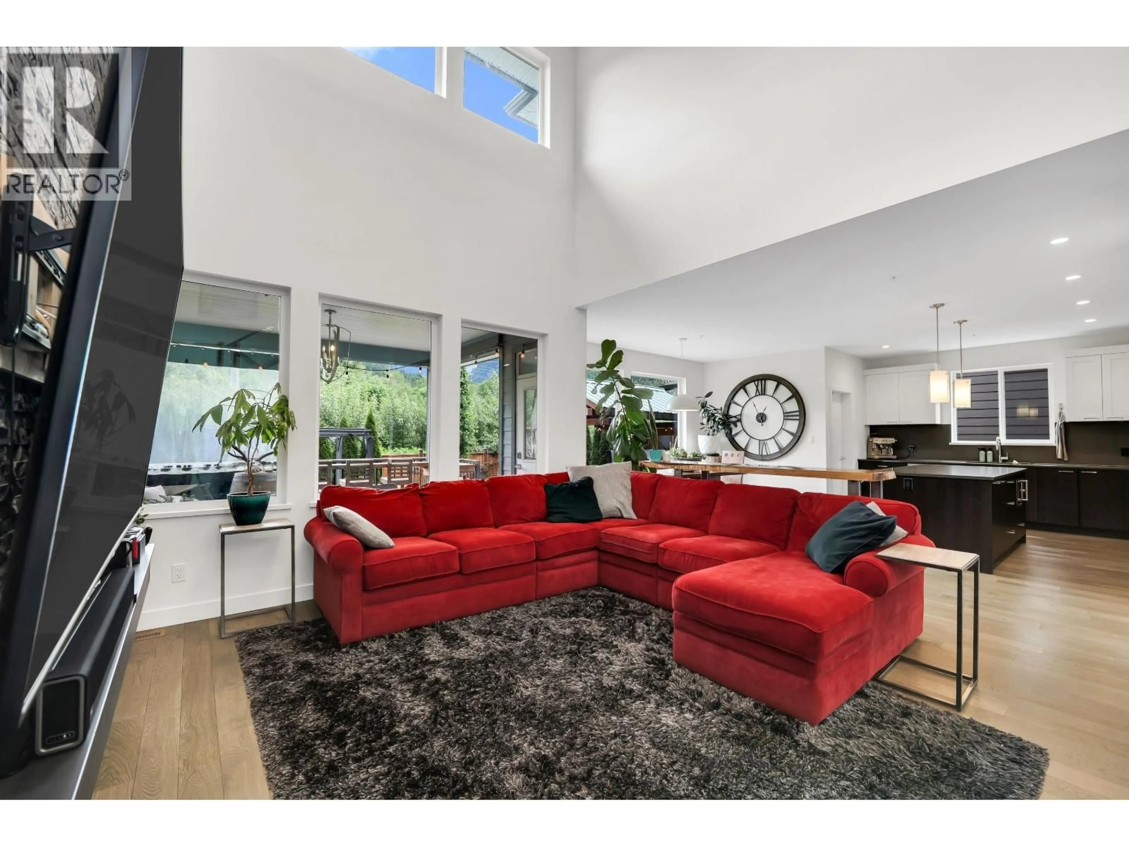 Living room with furniture, unknown for 39224 CARDINAL DRIVE, Squamish British Columbia V8B0V3