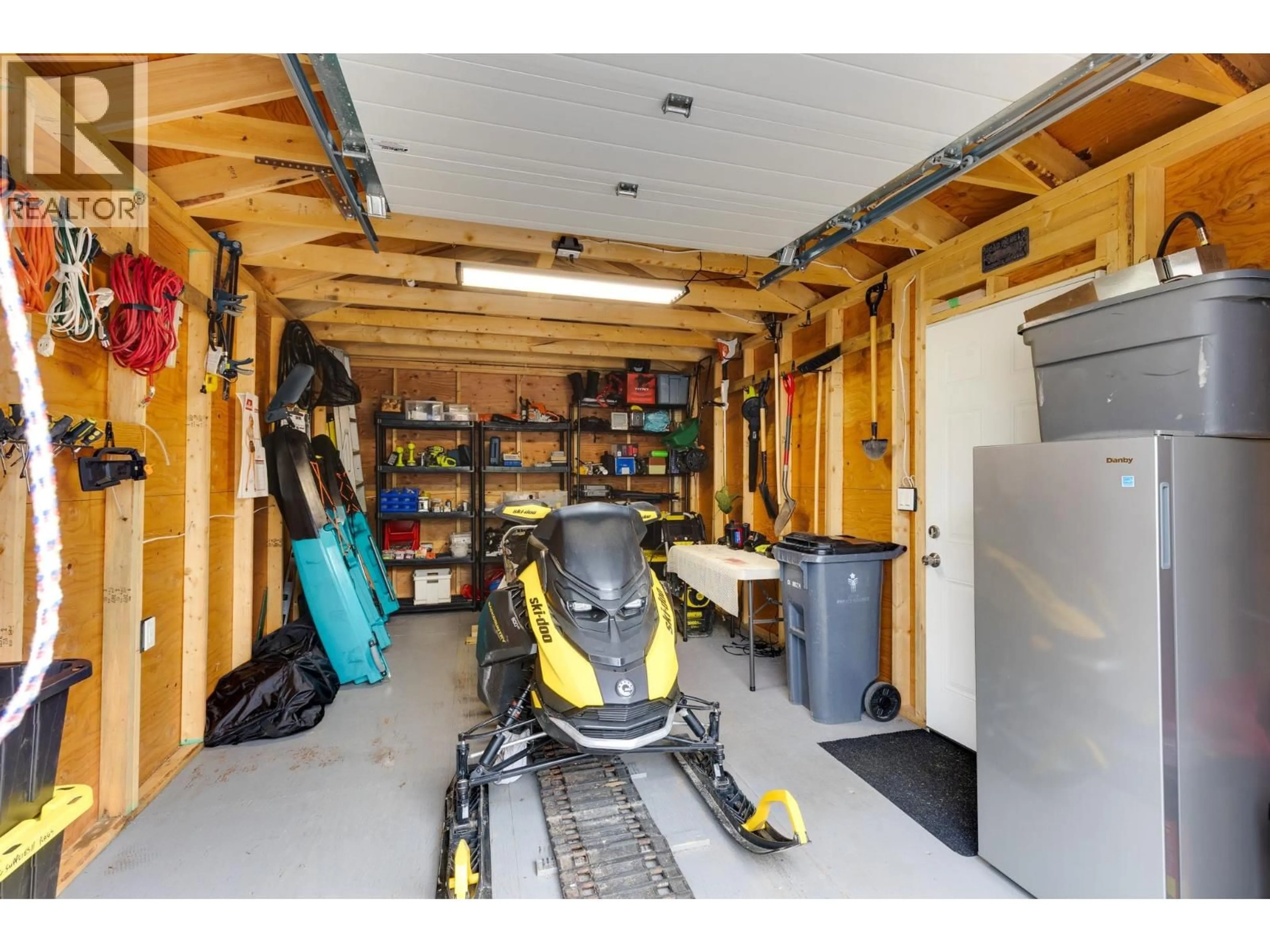 Indoor garage for 8340 CANTLE DRIVE, Prince George British Columbia V2N6N3