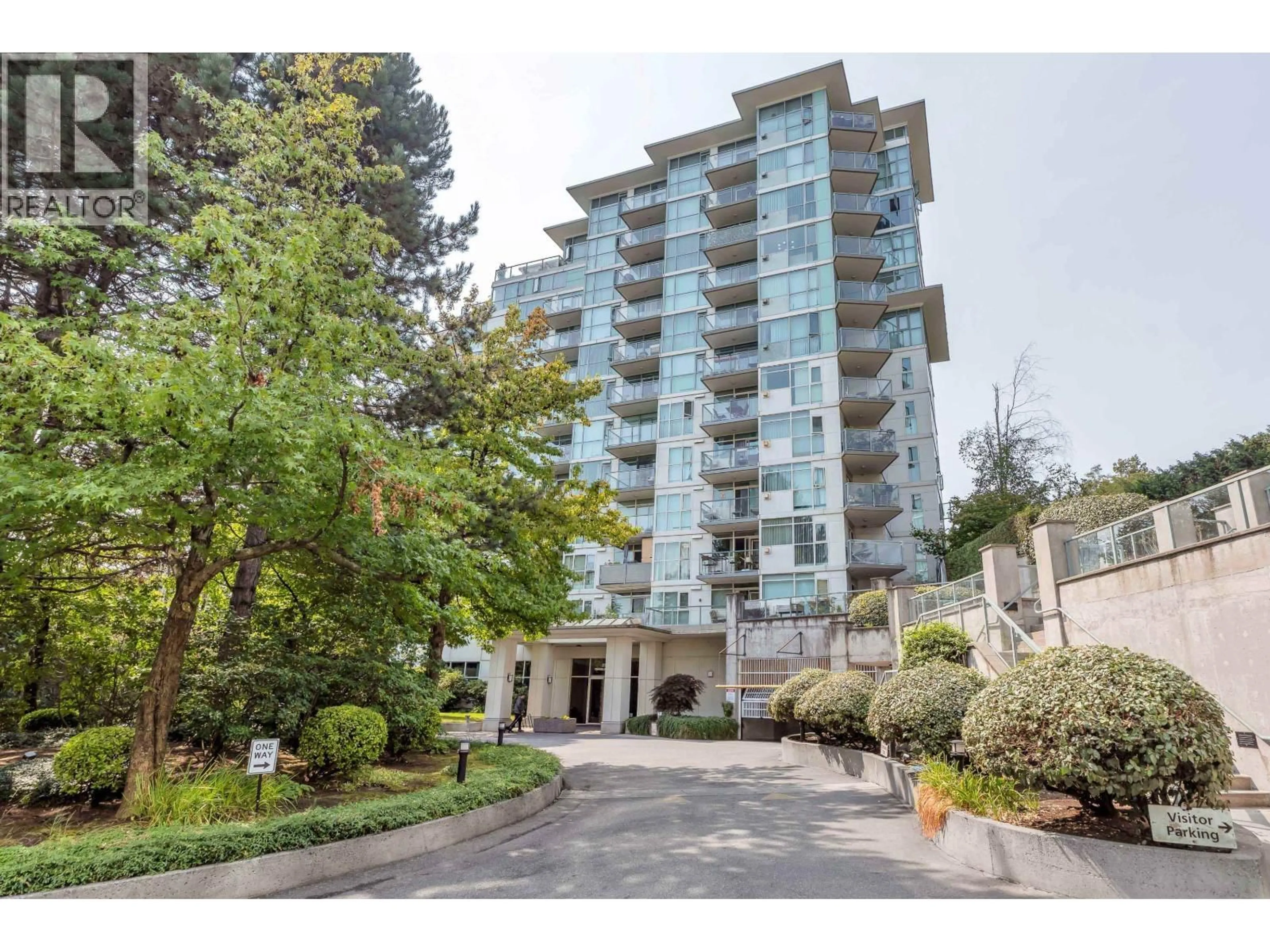 Indoor foyer for 1001 - 2733 CHANDLERY PLACE, Vancouver British Columbia V5S4V3