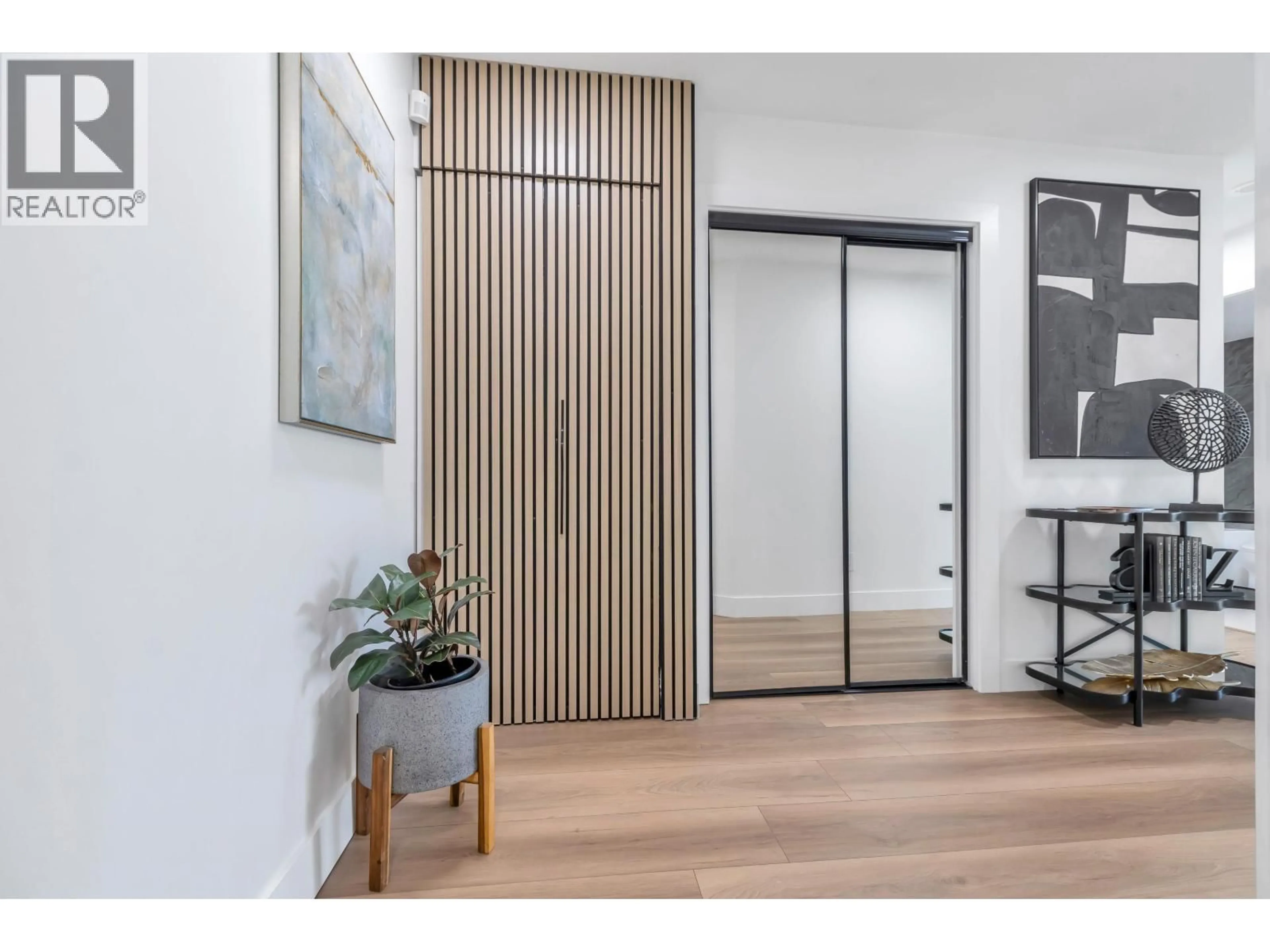 Indoor entryway for 1001 - 2733 CHANDLERY PLACE, Vancouver British Columbia V5S4V3