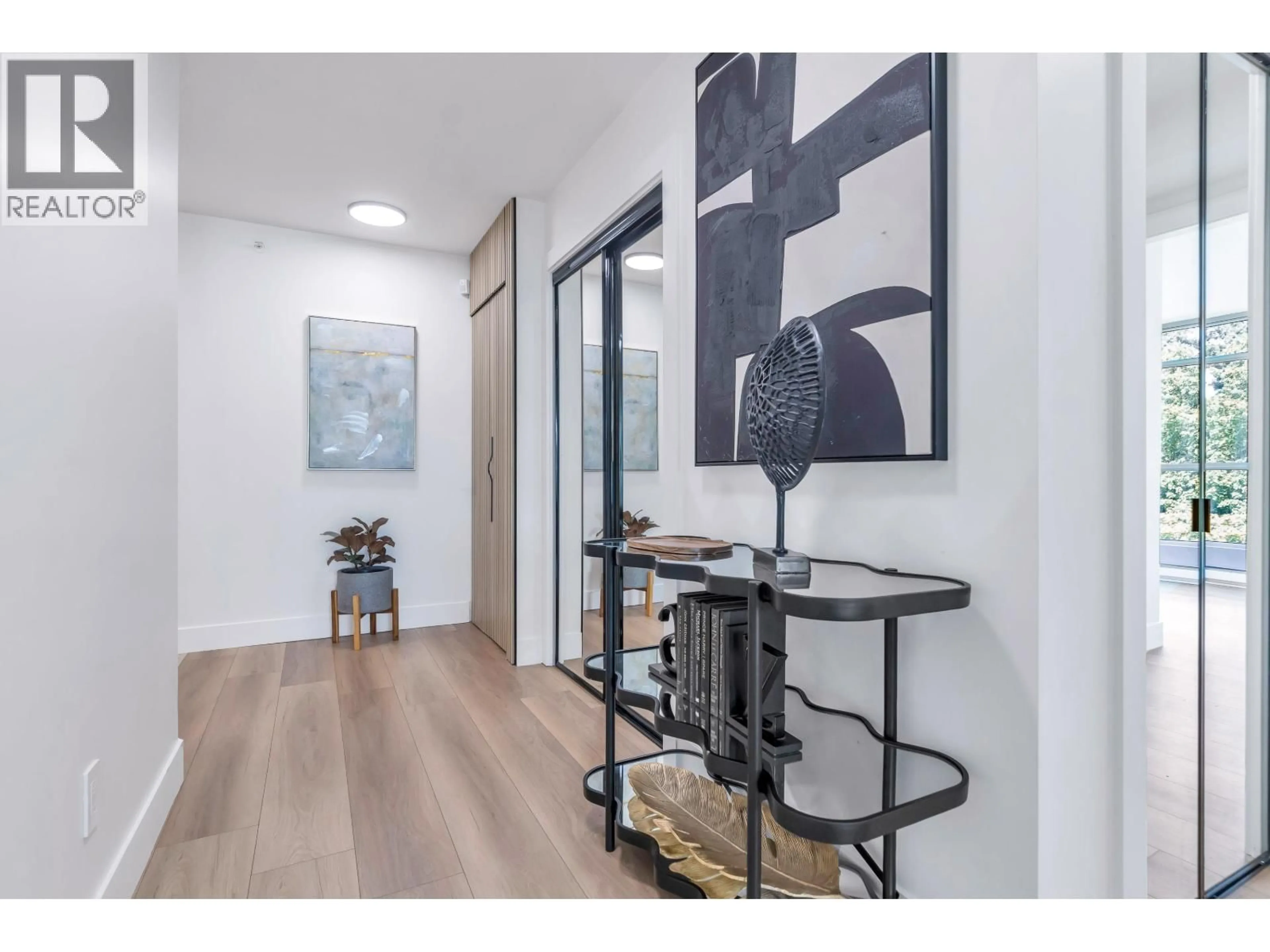 Indoor entryway for 1001 - 2733 CHANDLERY PLACE, Vancouver British Columbia V5S4V3