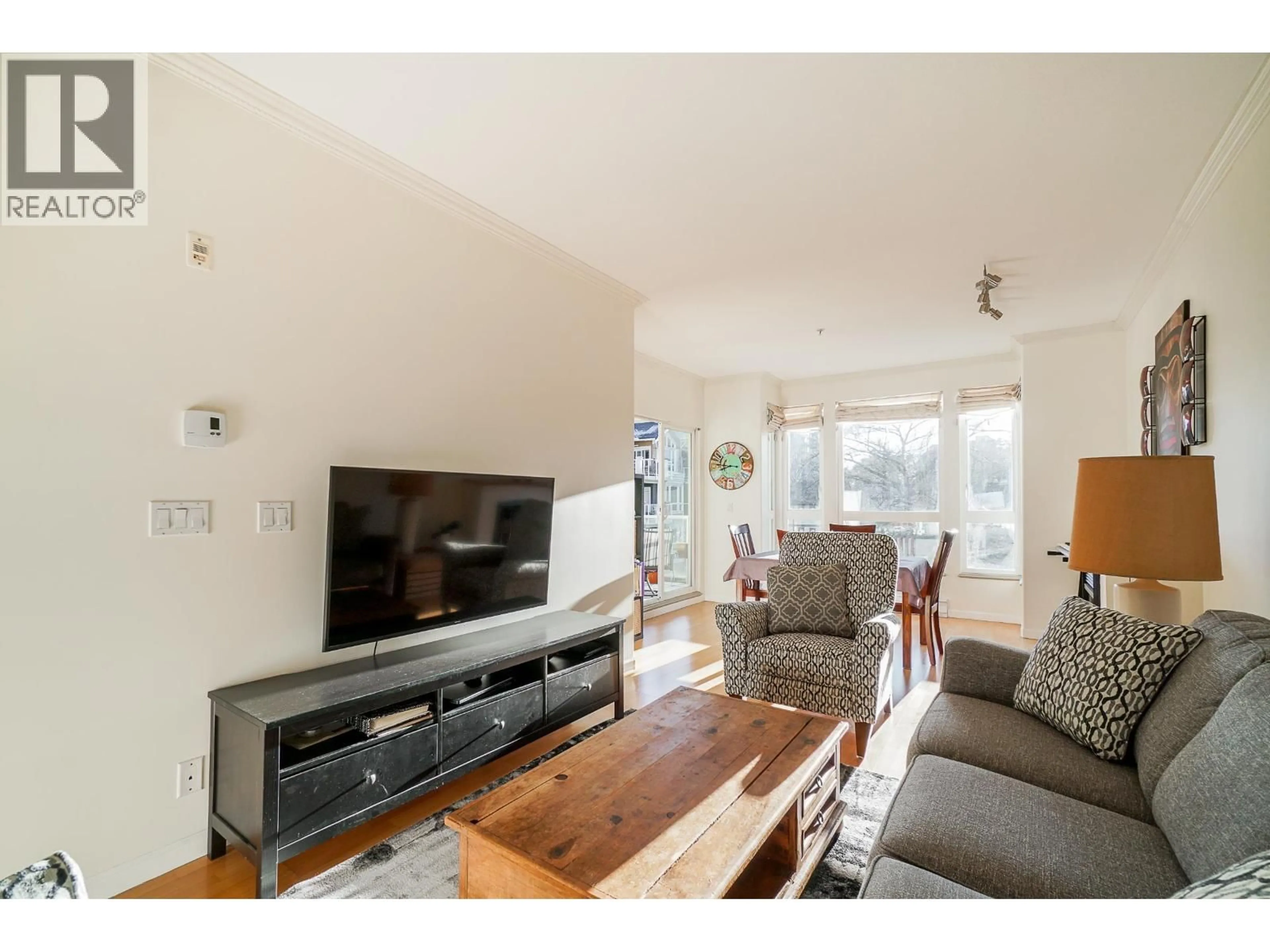 Living room with furniture, wood/laminate floor for 407 - 14 ROYAL AVENUE, New Westminster British Columbia V3L5W5