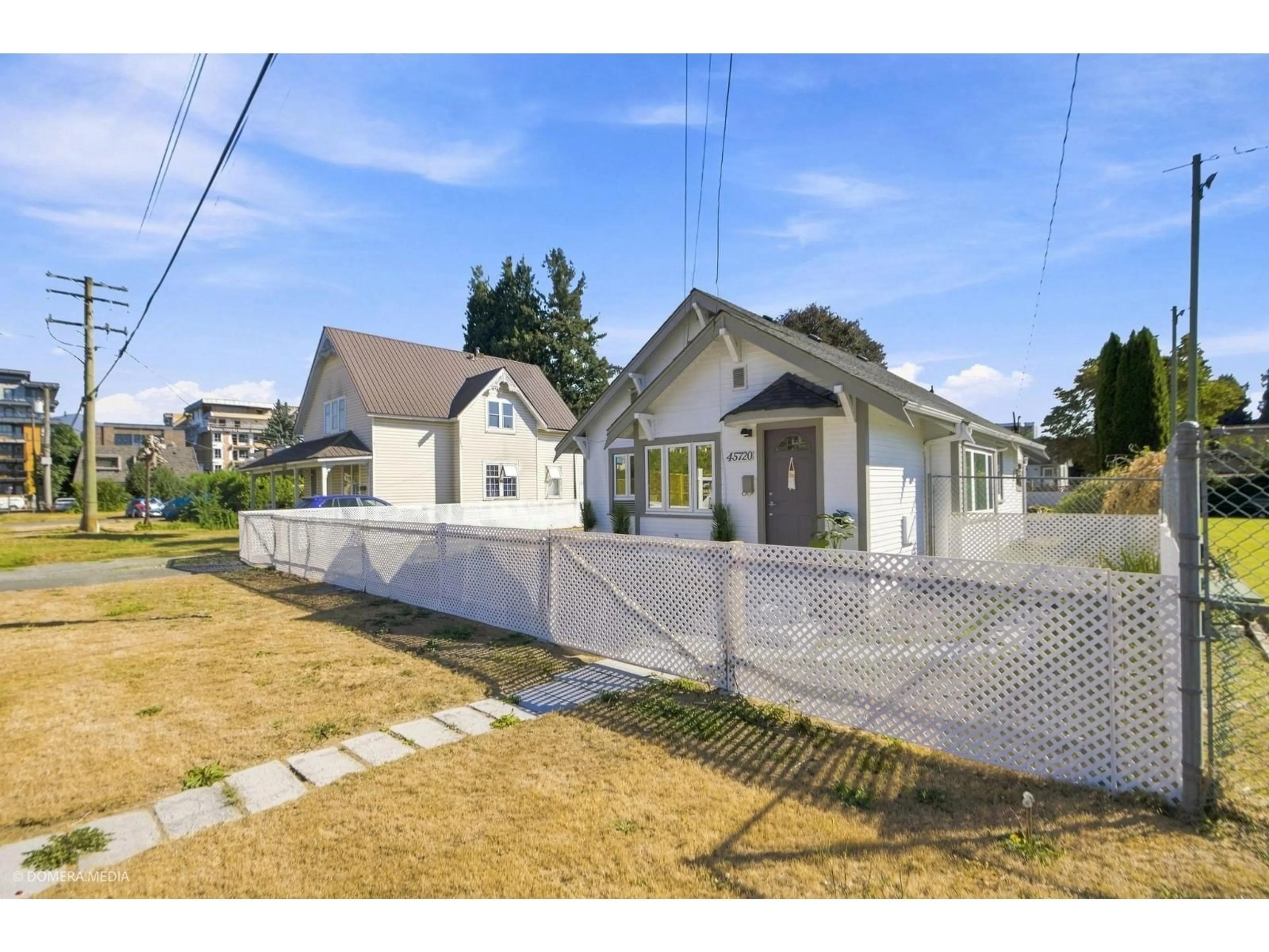 A pic from outside/outdoor area/front of a property/back of a property/a pic from drone, street for 45720 PRINCESS AVENUE, Chilliwack British Columbia V2P2B6