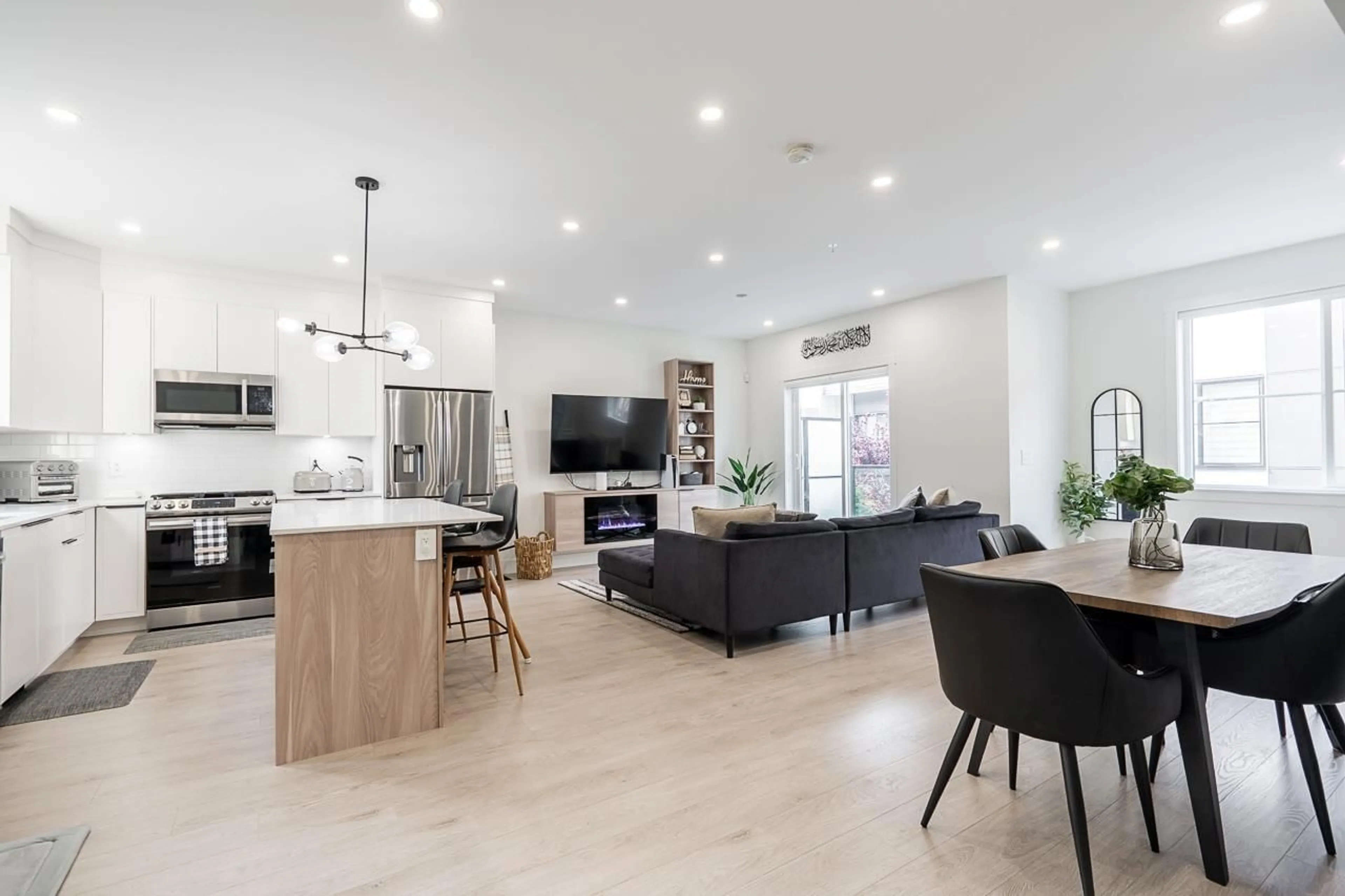 Open concept kitchen, unknown for 27 - 6138 128 STREET, Surrey British Columbia V3X0K9