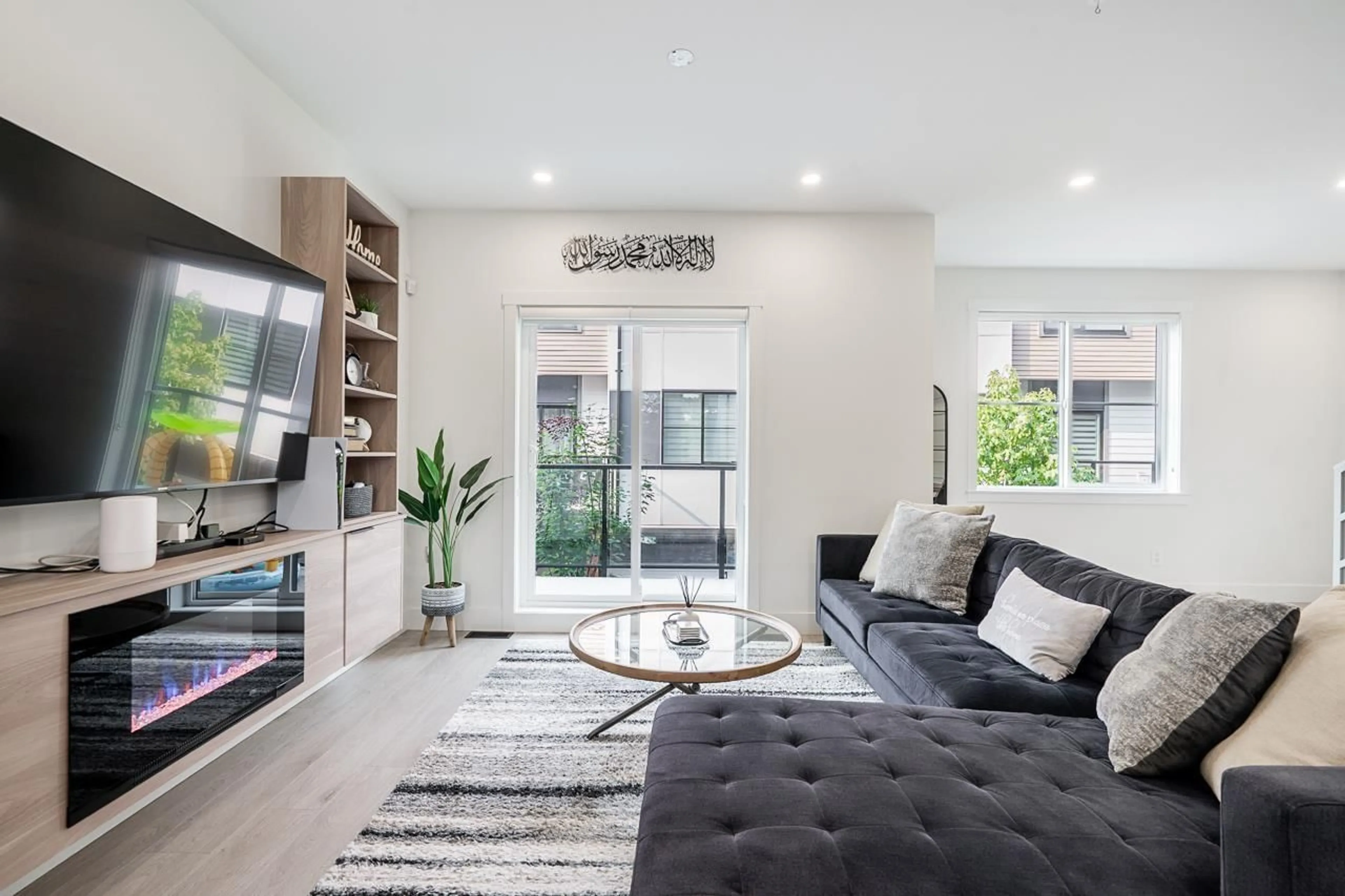 Living room with furniture, unknown for 27 - 6138 128 STREET, Surrey British Columbia V3X0K9