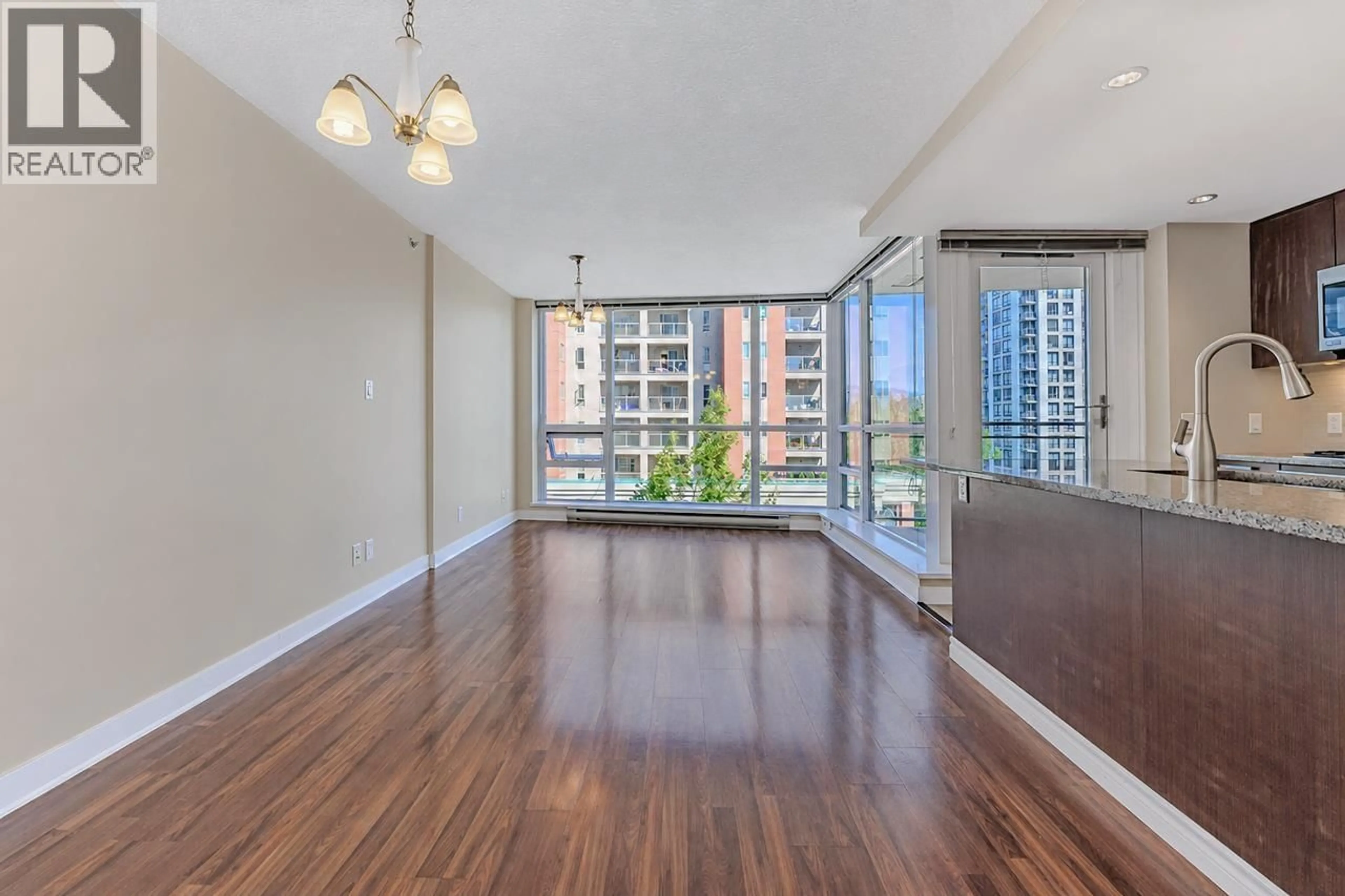 Indoor foyer for 803 - 2978 GLEN DRIVE, Coquitlam British Columbia V3B0C3