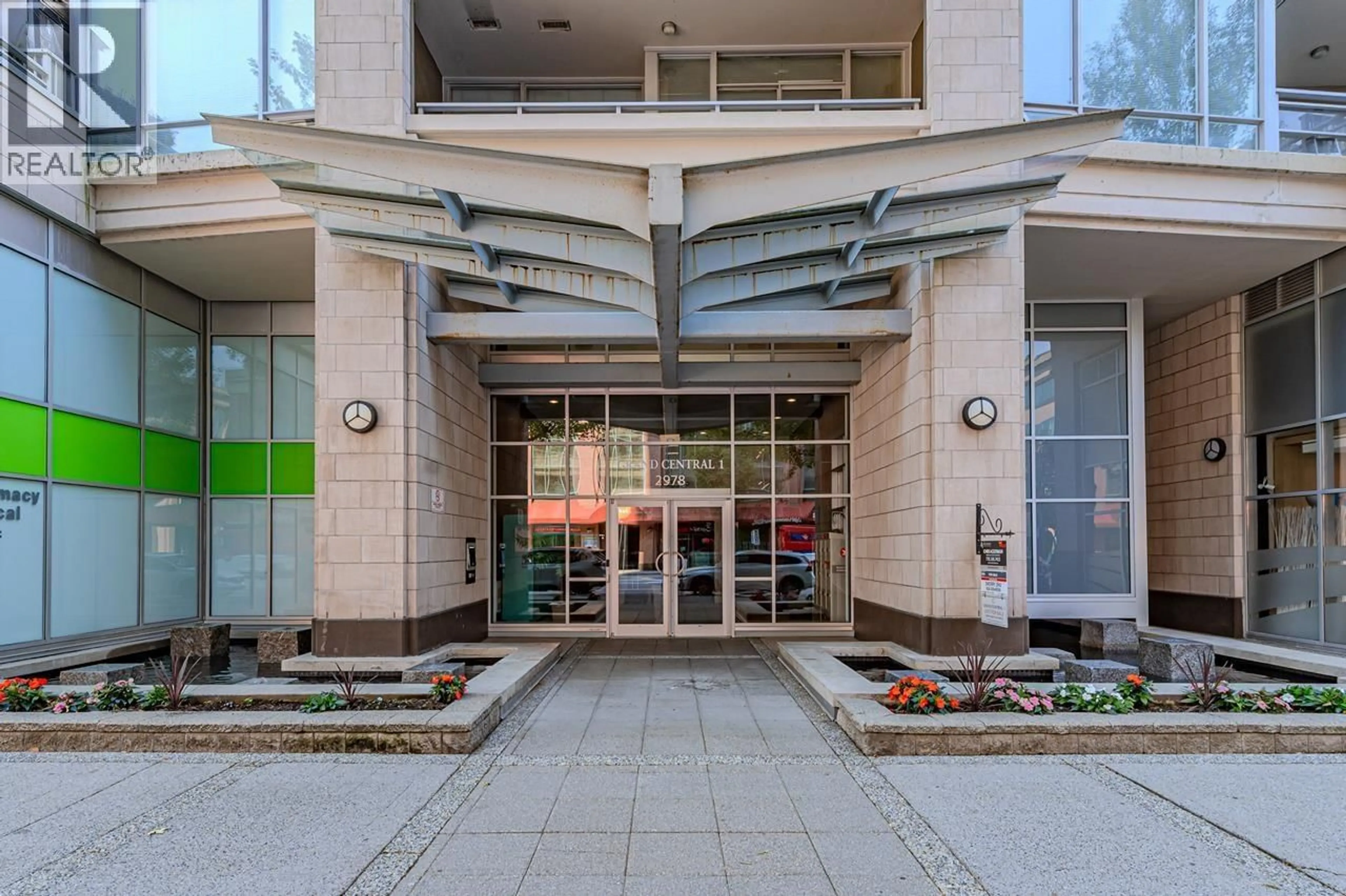 Indoor foyer for 803 - 2978 GLEN DRIVE, Coquitlam British Columbia V3B0C3