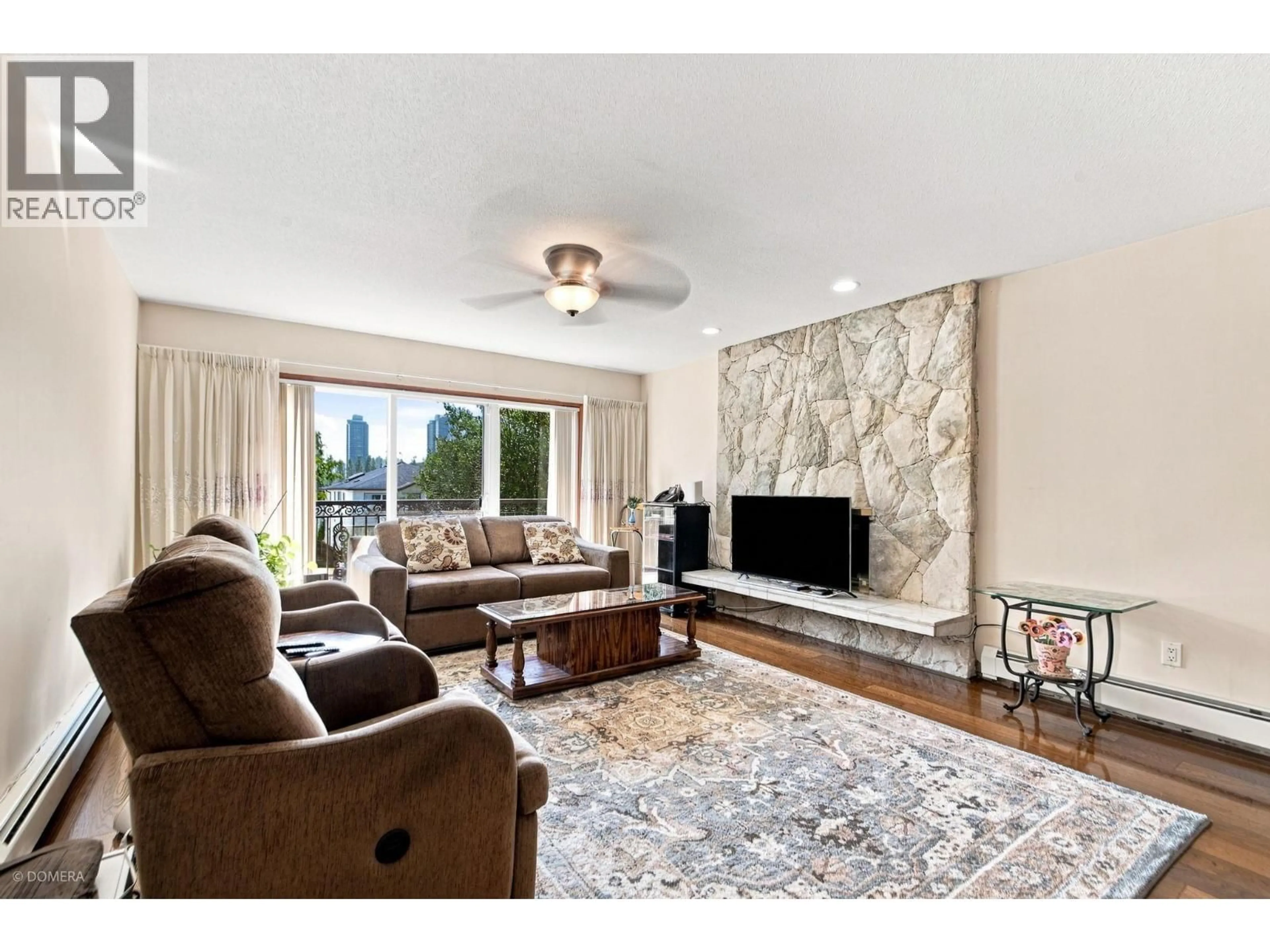 Living room with furniture, unknown for 4663 UNION STREET, Burnaby British Columbia V5C2Y2