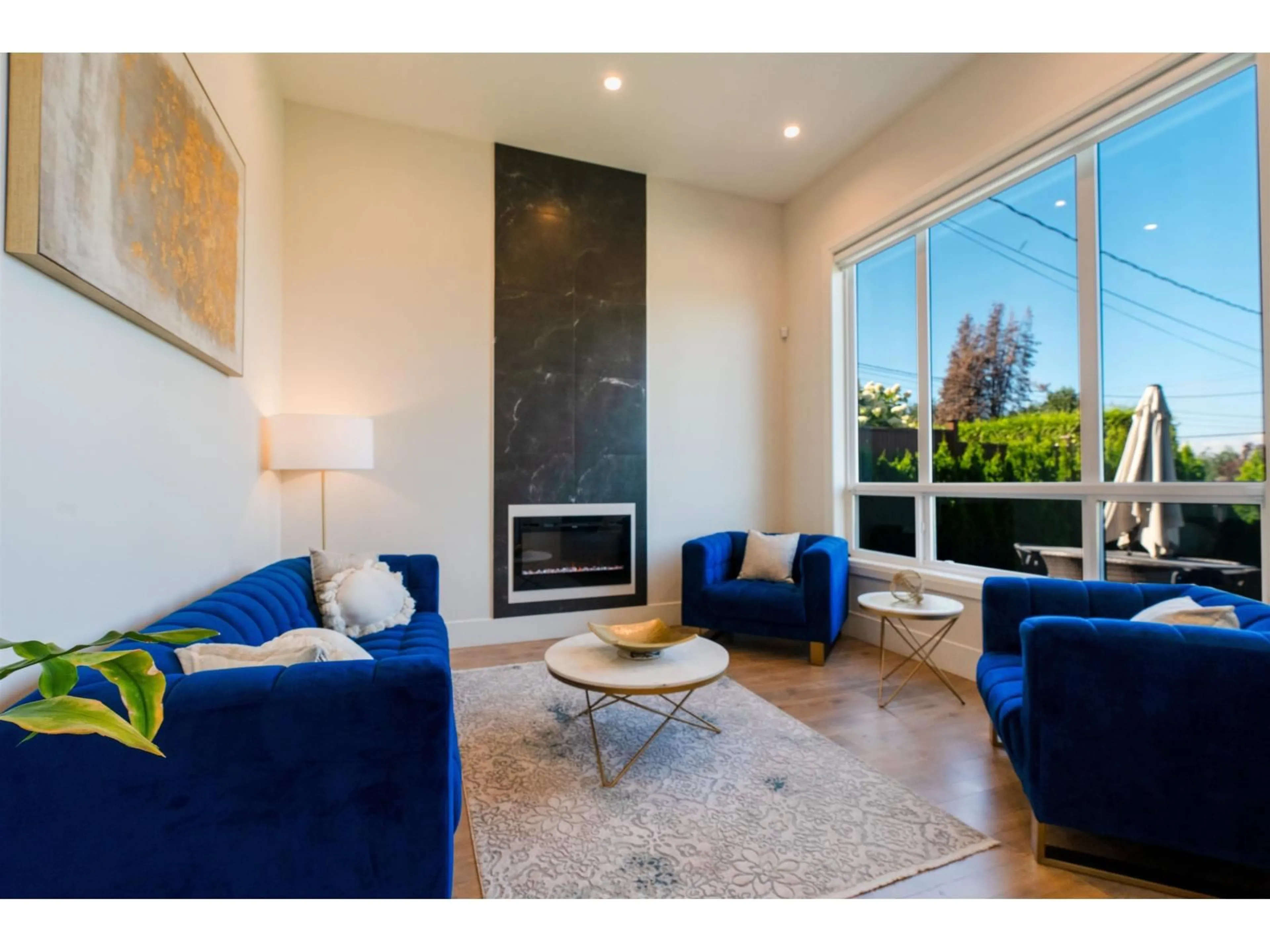 Living room with furniture, ceramic/tile floor for 10362 125 STREET, Surrey British Columbia V3V4Y7
