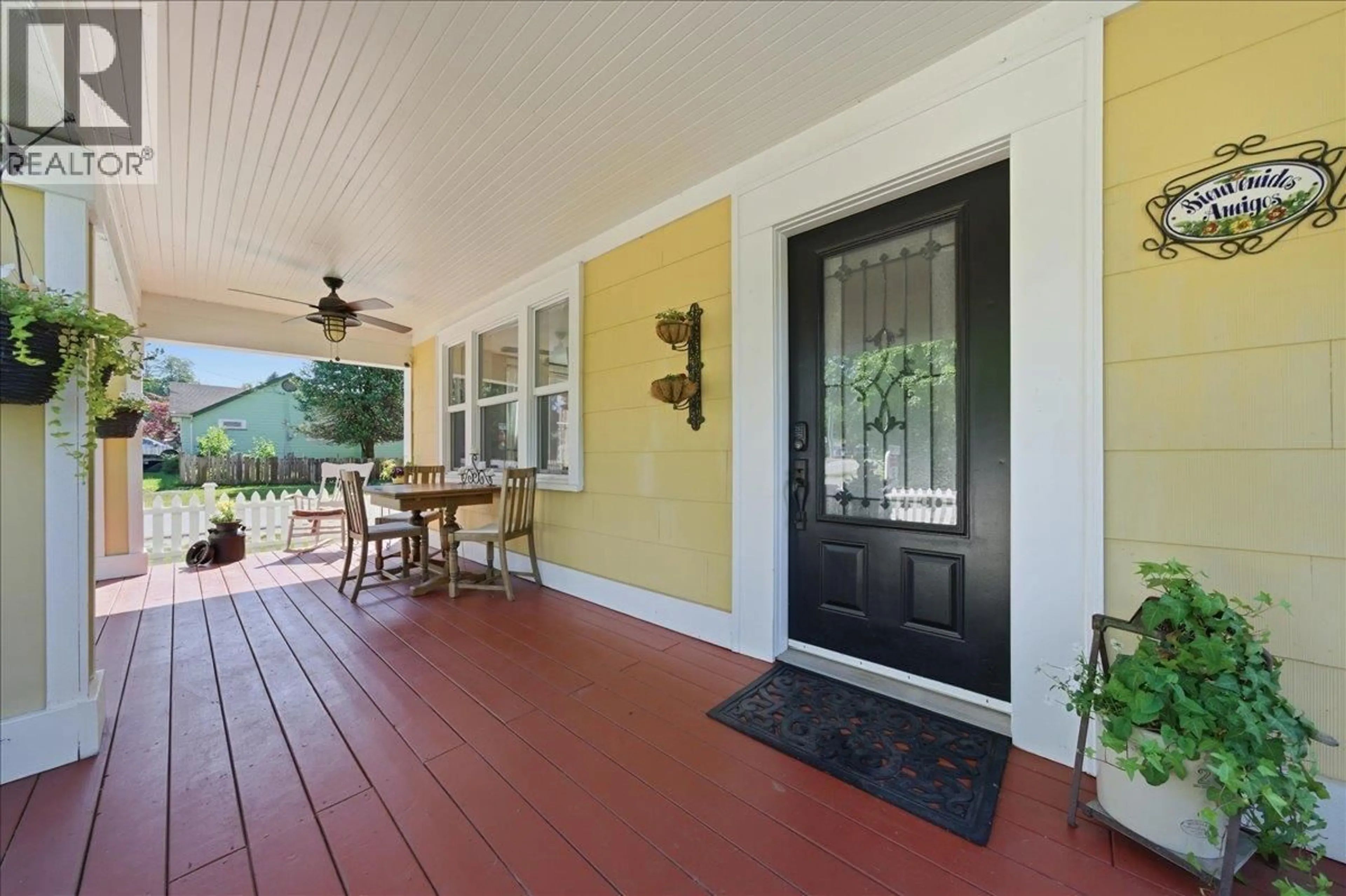 Indoor entryway for 20590 WESTFIELD AVENUE, Maple Ridge British Columbia V2X1L4