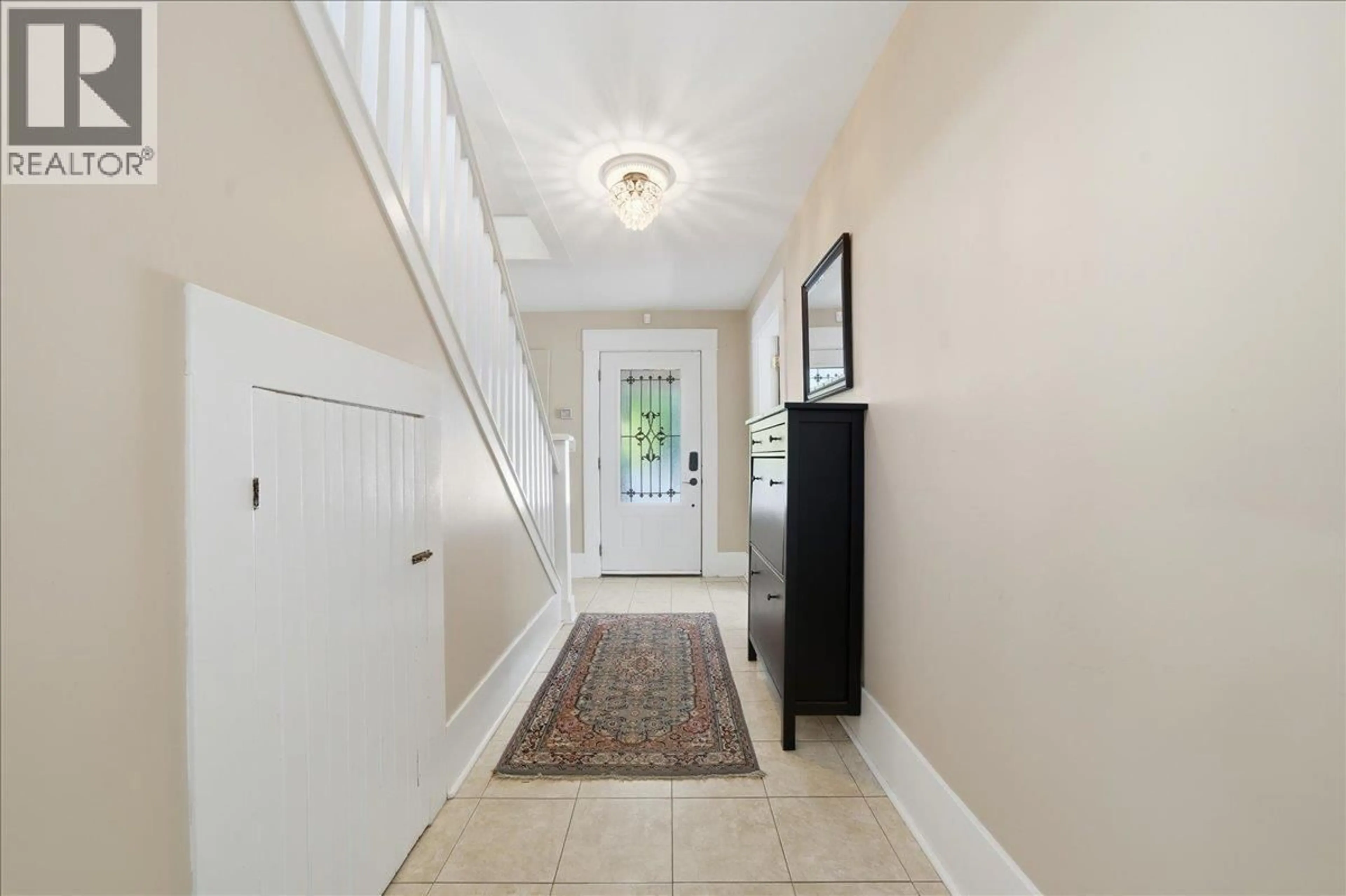 Indoor entryway for 20590 WESTFIELD AVENUE, Maple Ridge British Columbia V2X1L4