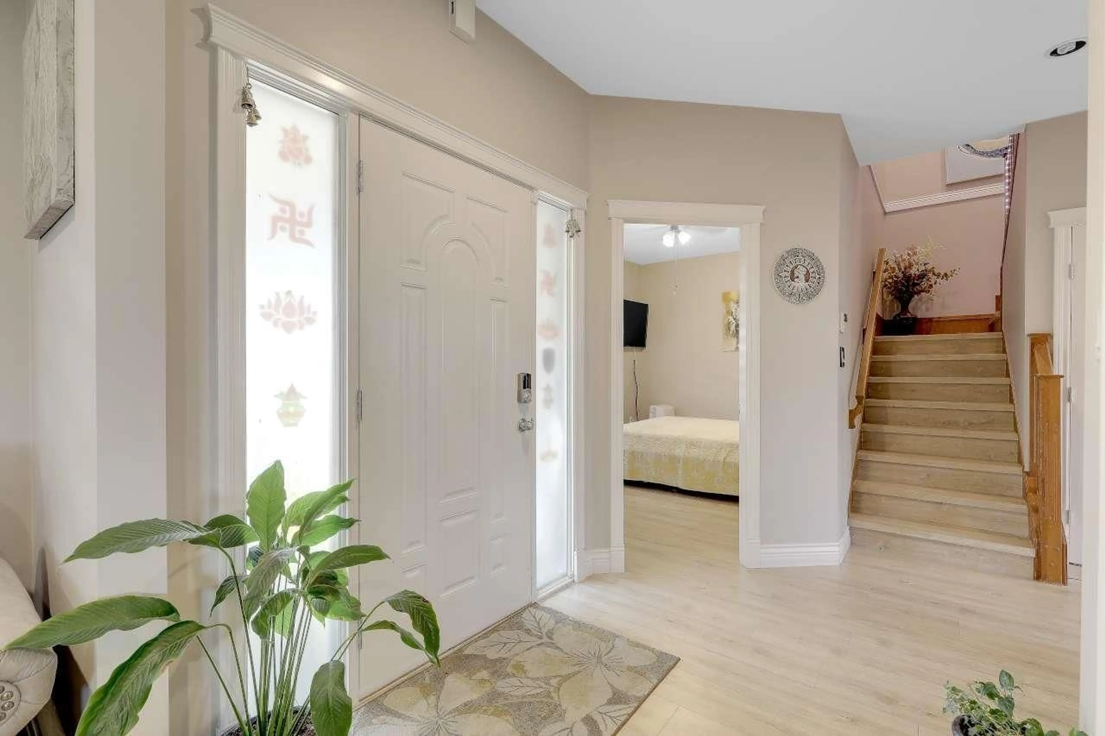 Indoor foyer for 33834 GREWALL CRESCENT, Mission British Columbia V2V7B6