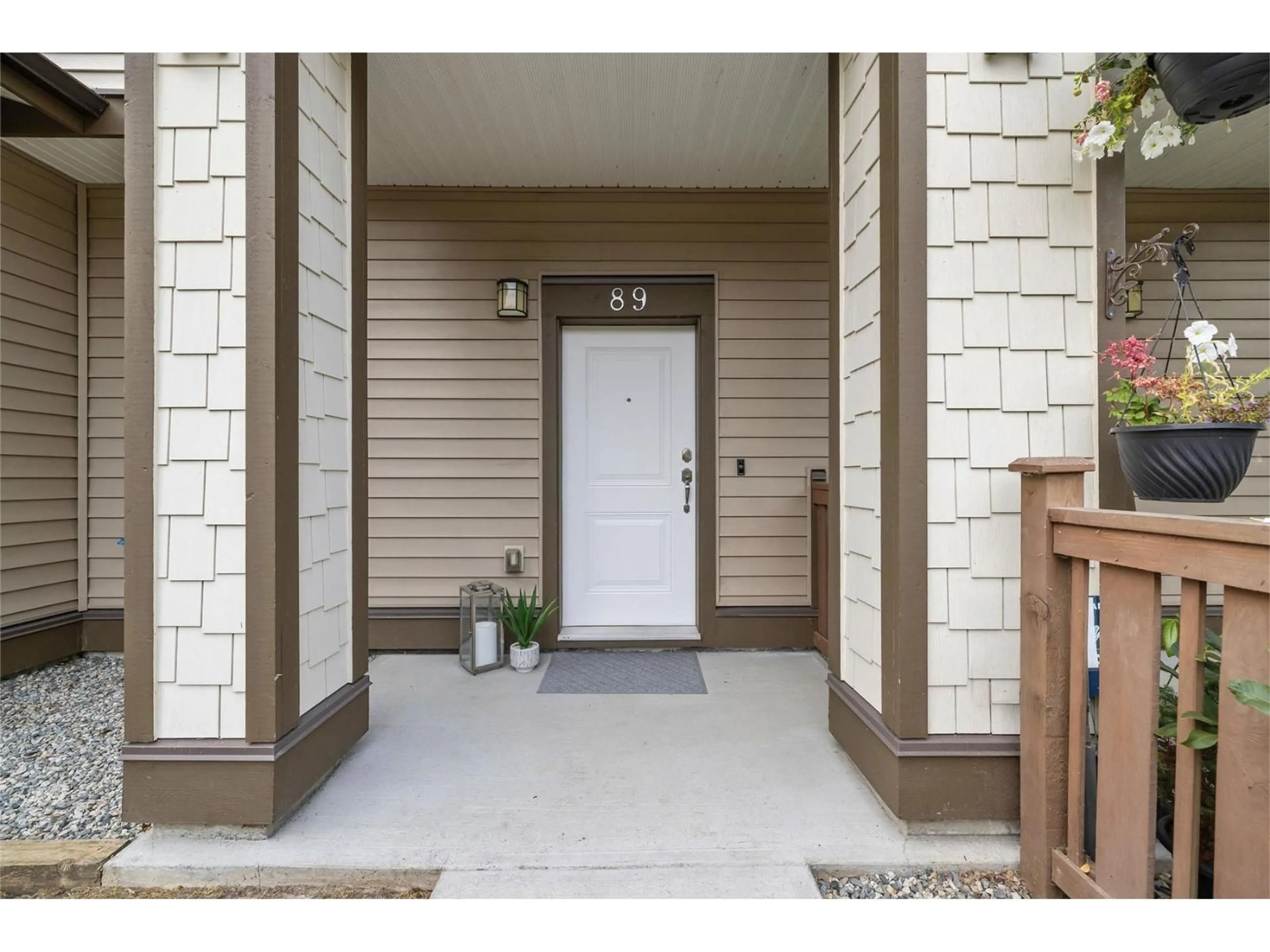 Indoor entryway for 89 - 19433 68 AVENUE, Surrey British Columbia V4N6M8