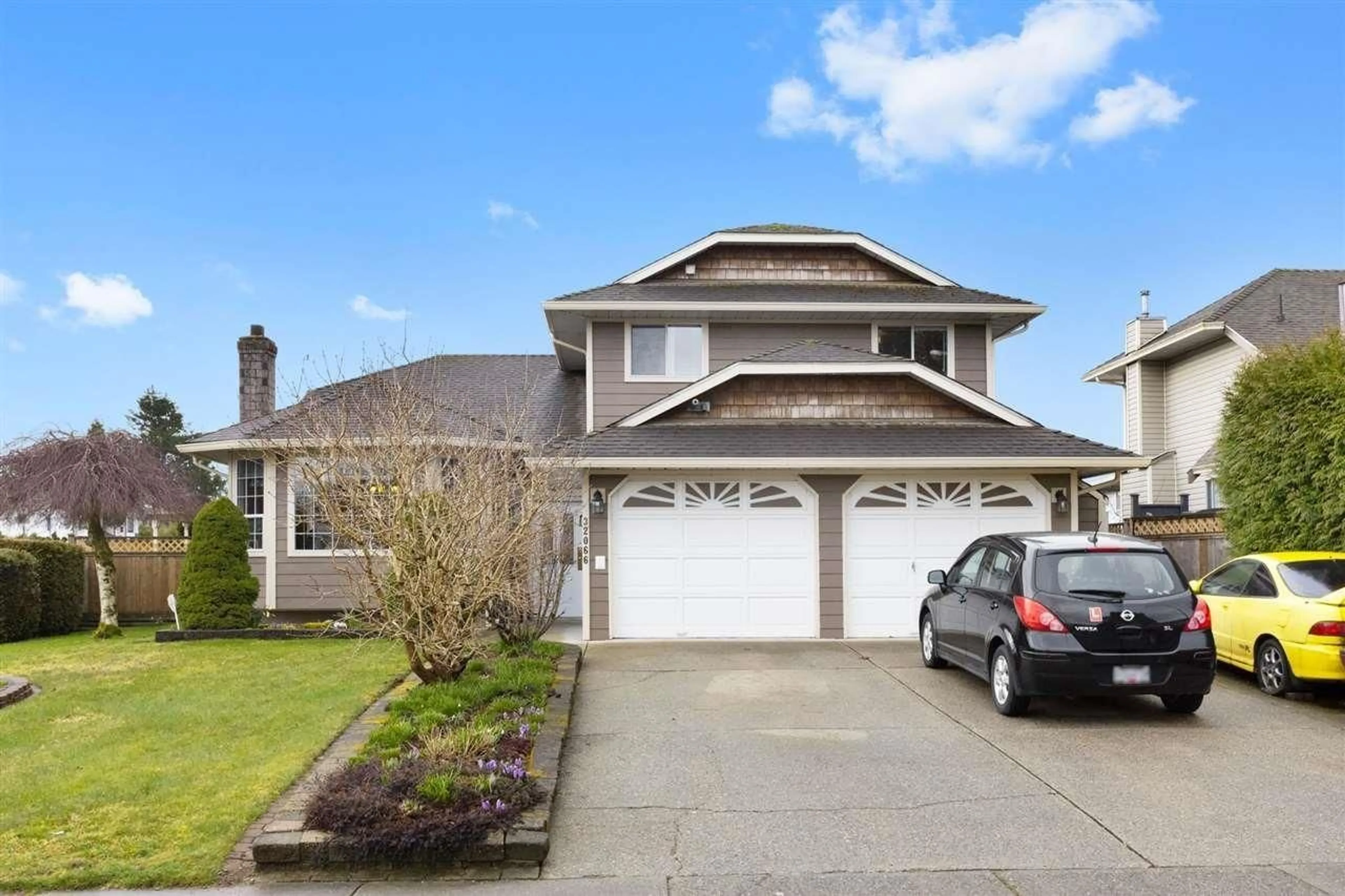 Home with vinyl exterior material, street for 32066 SORRENTO AVENUE, Abbotsford British Columbia V2T5B7