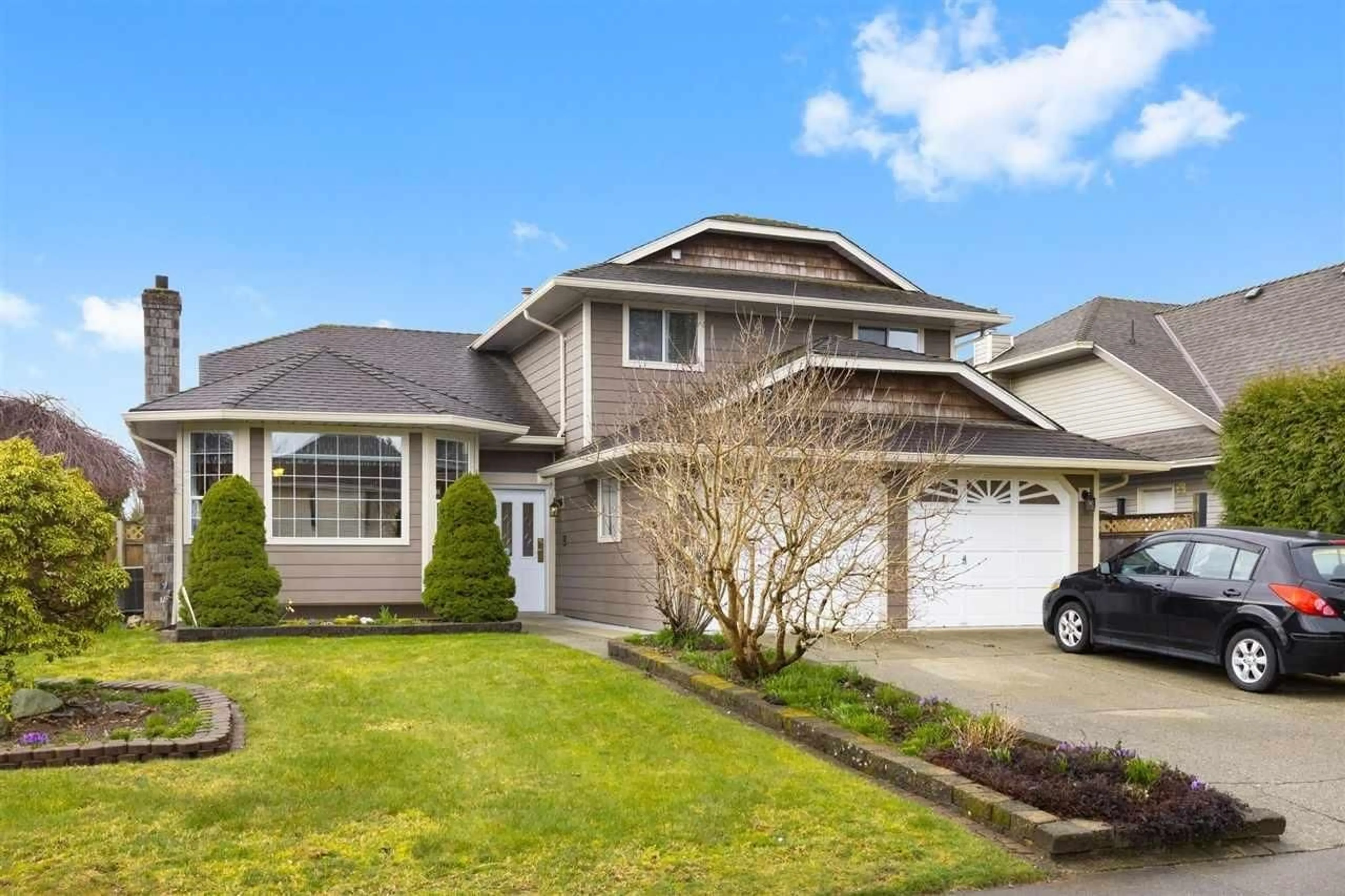 Home with vinyl exterior material, street for 32066 SORRENTO AVENUE, Abbotsford British Columbia V2T5B7