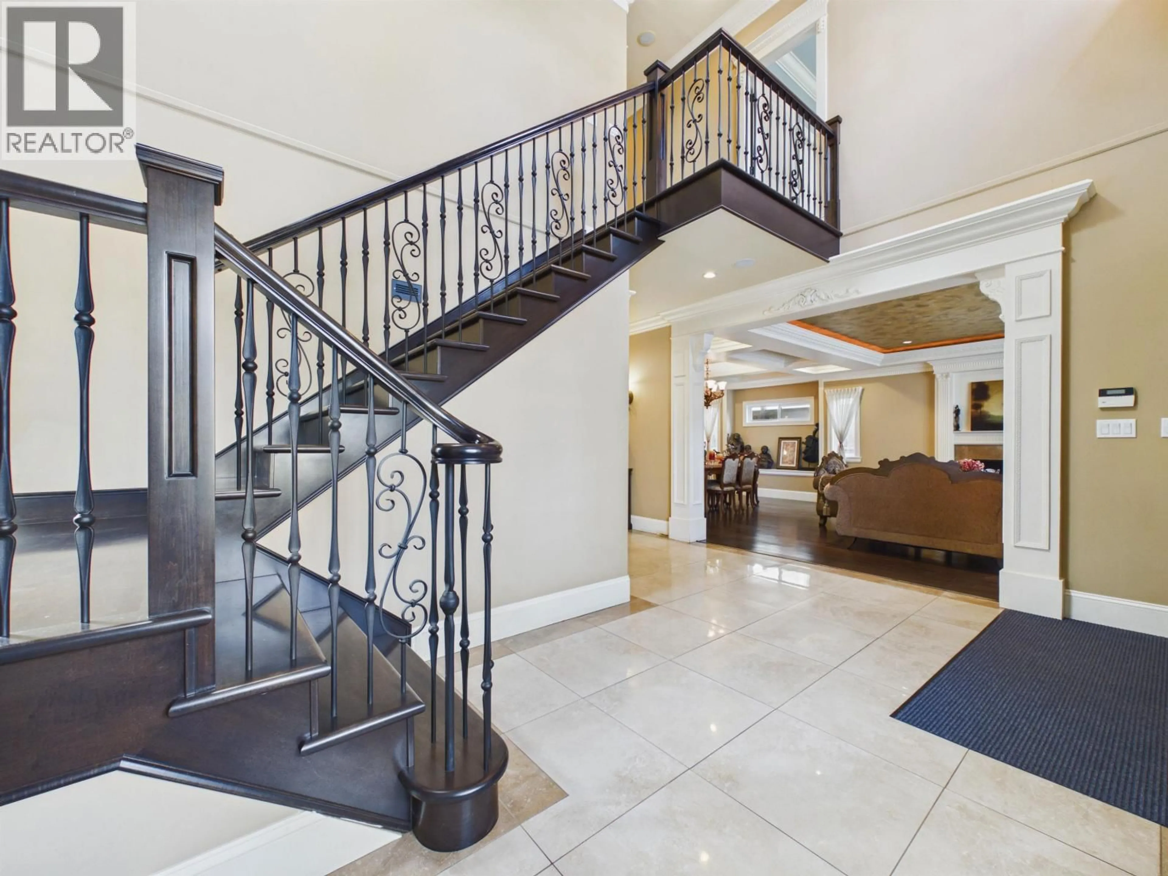 Indoor foyer for 7649 SUSSEX AVENUE, Burnaby British Columbia V5J3V9