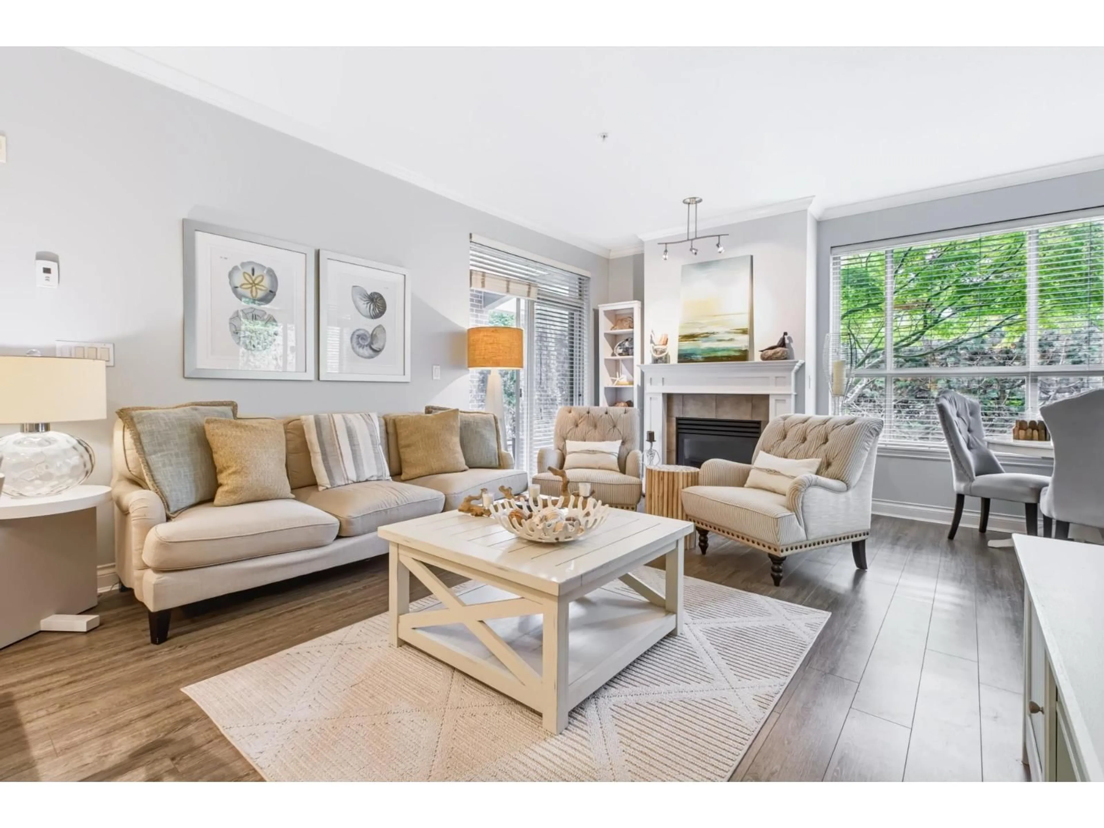 Living room with furniture, unknown for 110 - 15357 17A AVENUE, Surrey British Columbia V4A1V4