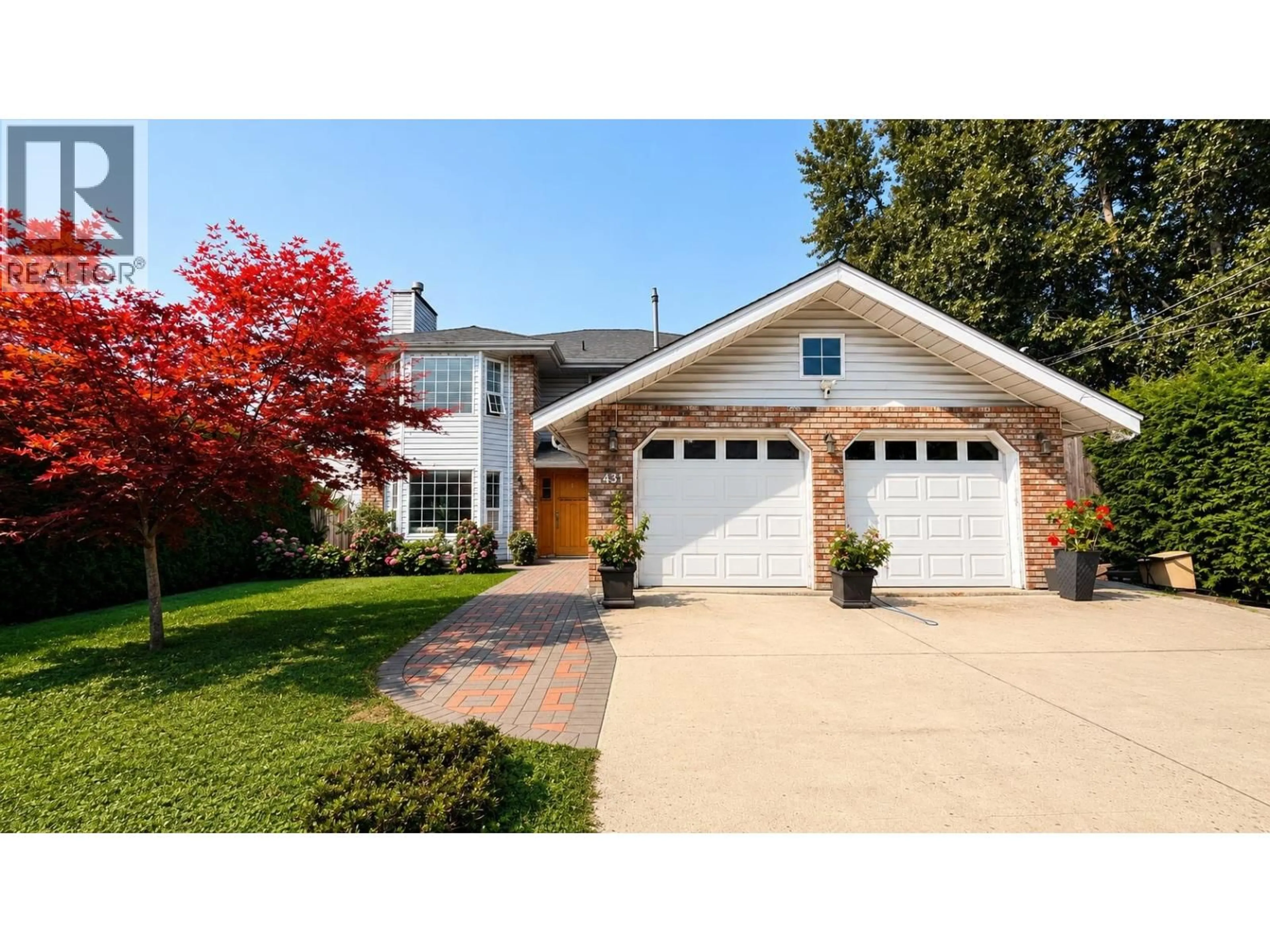 Home with vinyl exterior material, street for 431 EWEN AVENUE, New Westminster British Columbia V3M5B5