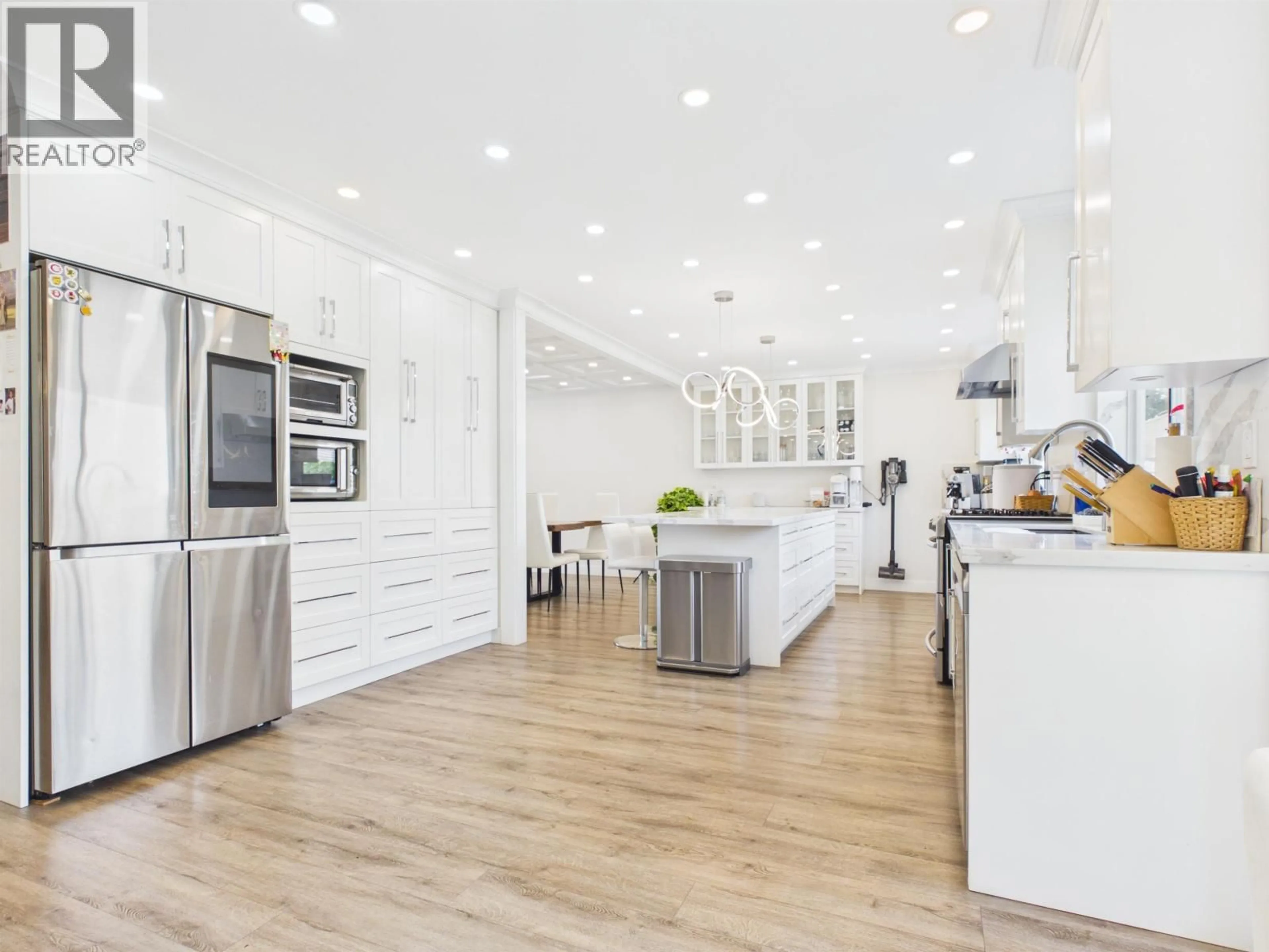 Contemporary kitchen, wood/laminate floor for 431 EWEN AVENUE, New Westminster British Columbia V3M5B5
