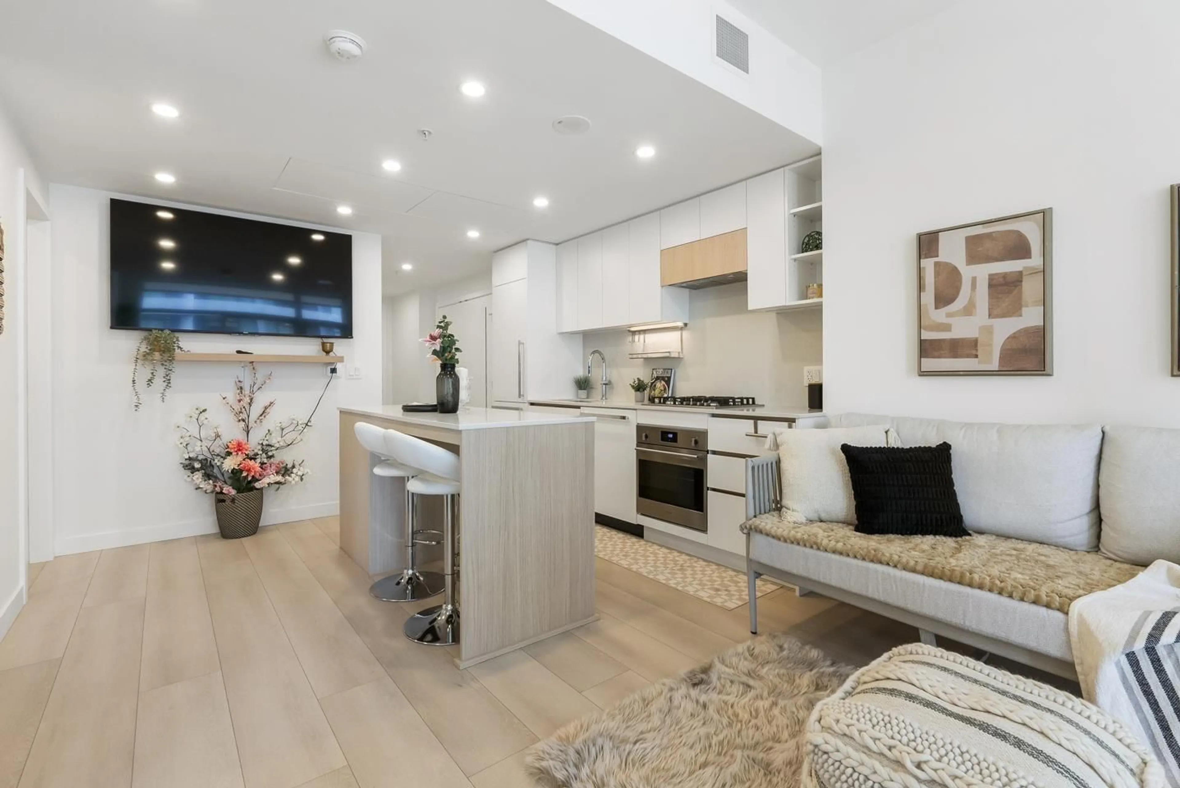 Open concept kitchen, unknown for 411 - 13573 98A AVENUE, Surrey British Columbia V3T0X1