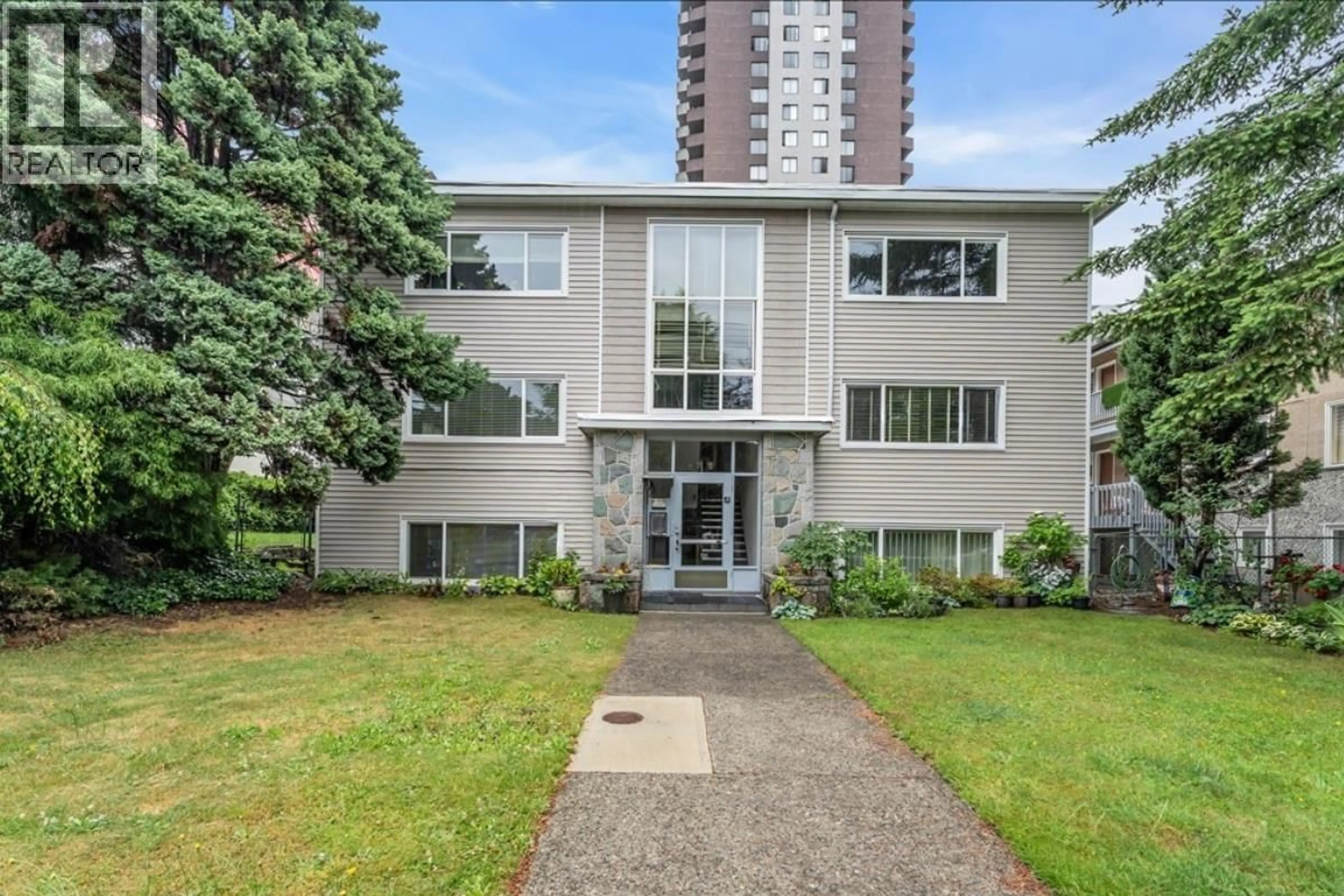 Unknown for 1 - 1420 CHESTERFIELD AVENUE, North Vancouver British Columbia V7M2N4