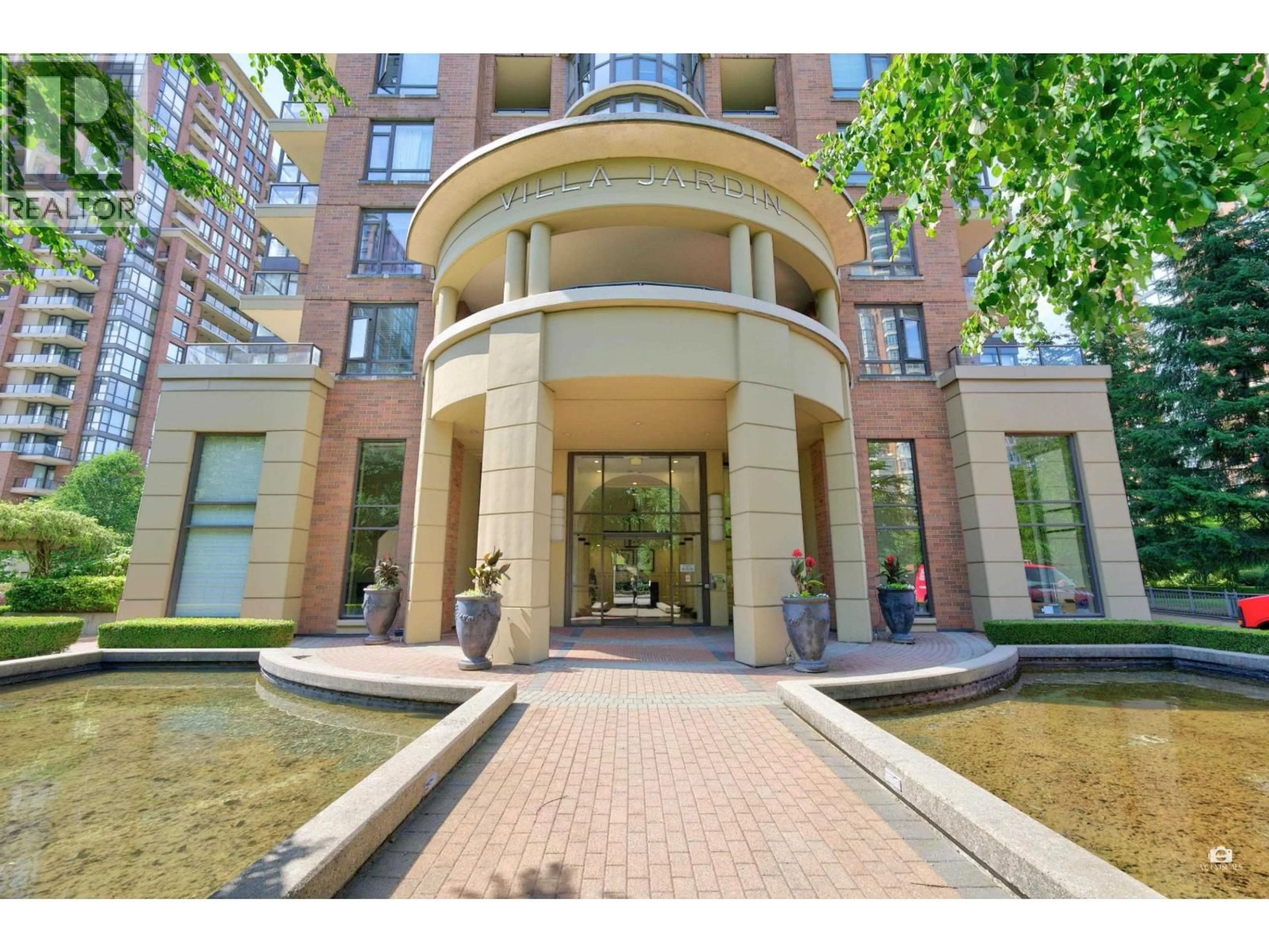 Indoor foyer for 706 - 6833 STATION HILL DRIVE, Burnaby British Columbia V3N5E1