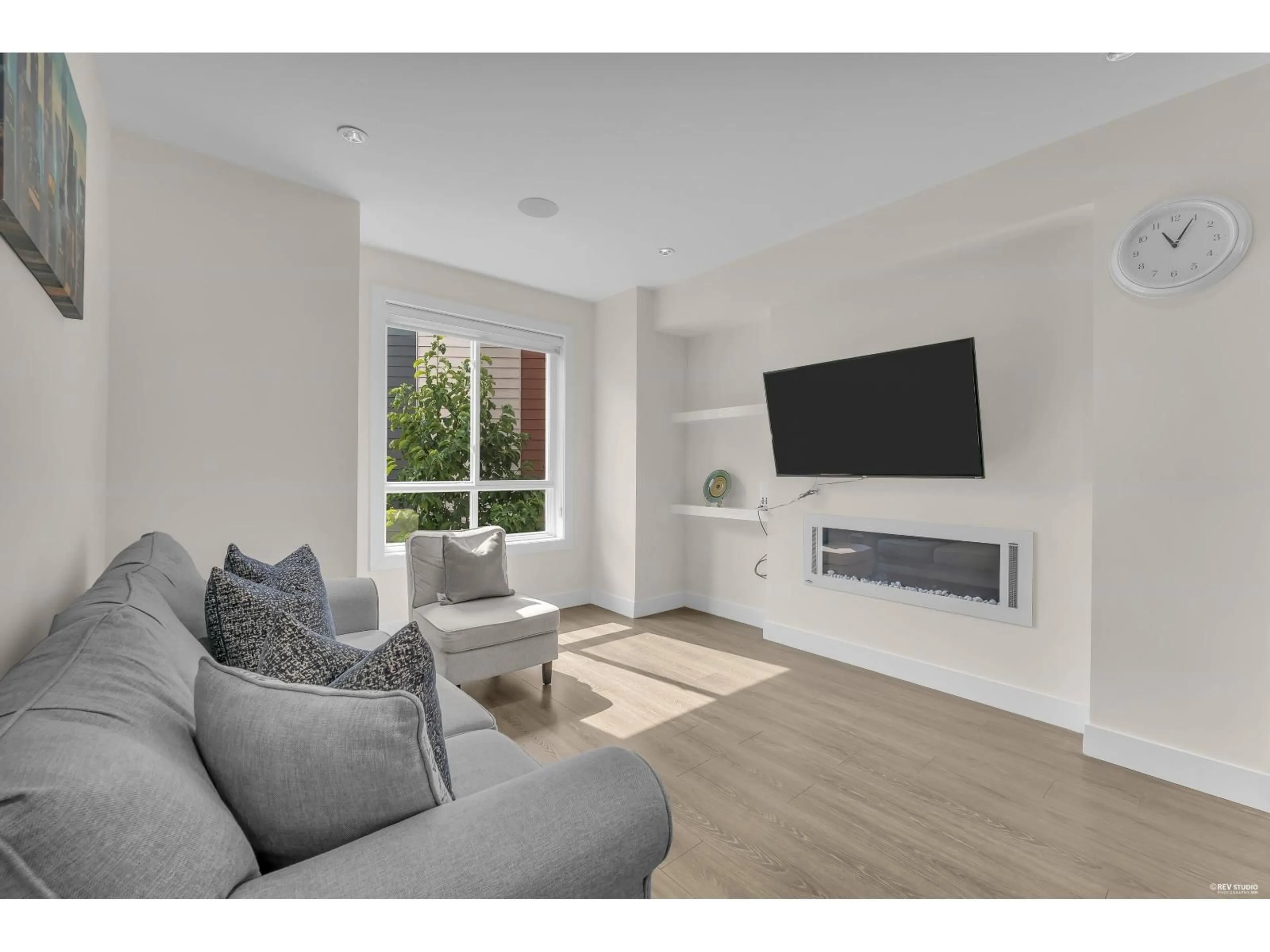 Living room with furniture, unknown for 44 - 1670 160 STREET, Surrey British Columbia V4A0C6
