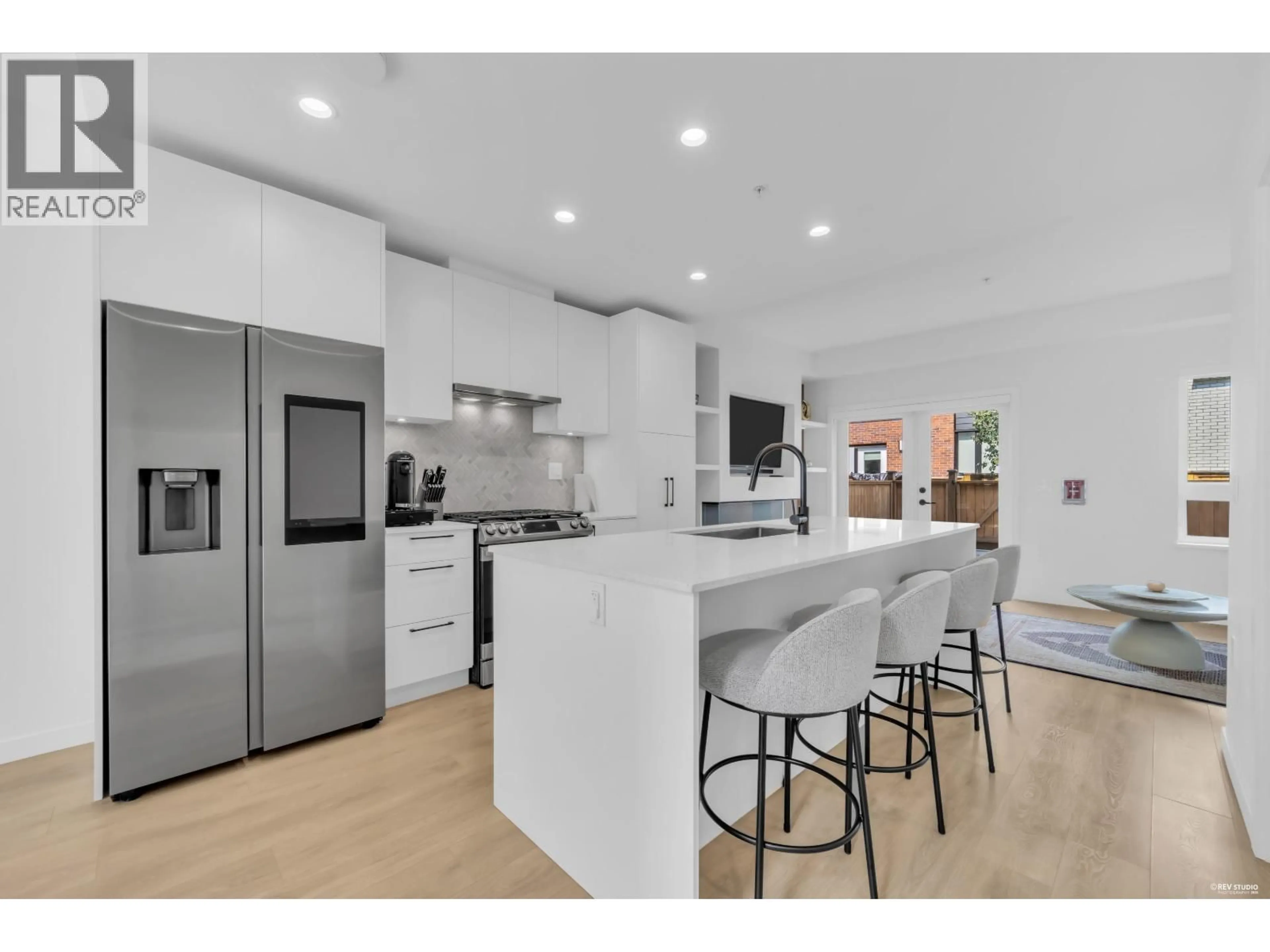 Open concept kitchen, unknown for 137 - 535 2ND STREET, North Vancouver British Columbia V7L1E1