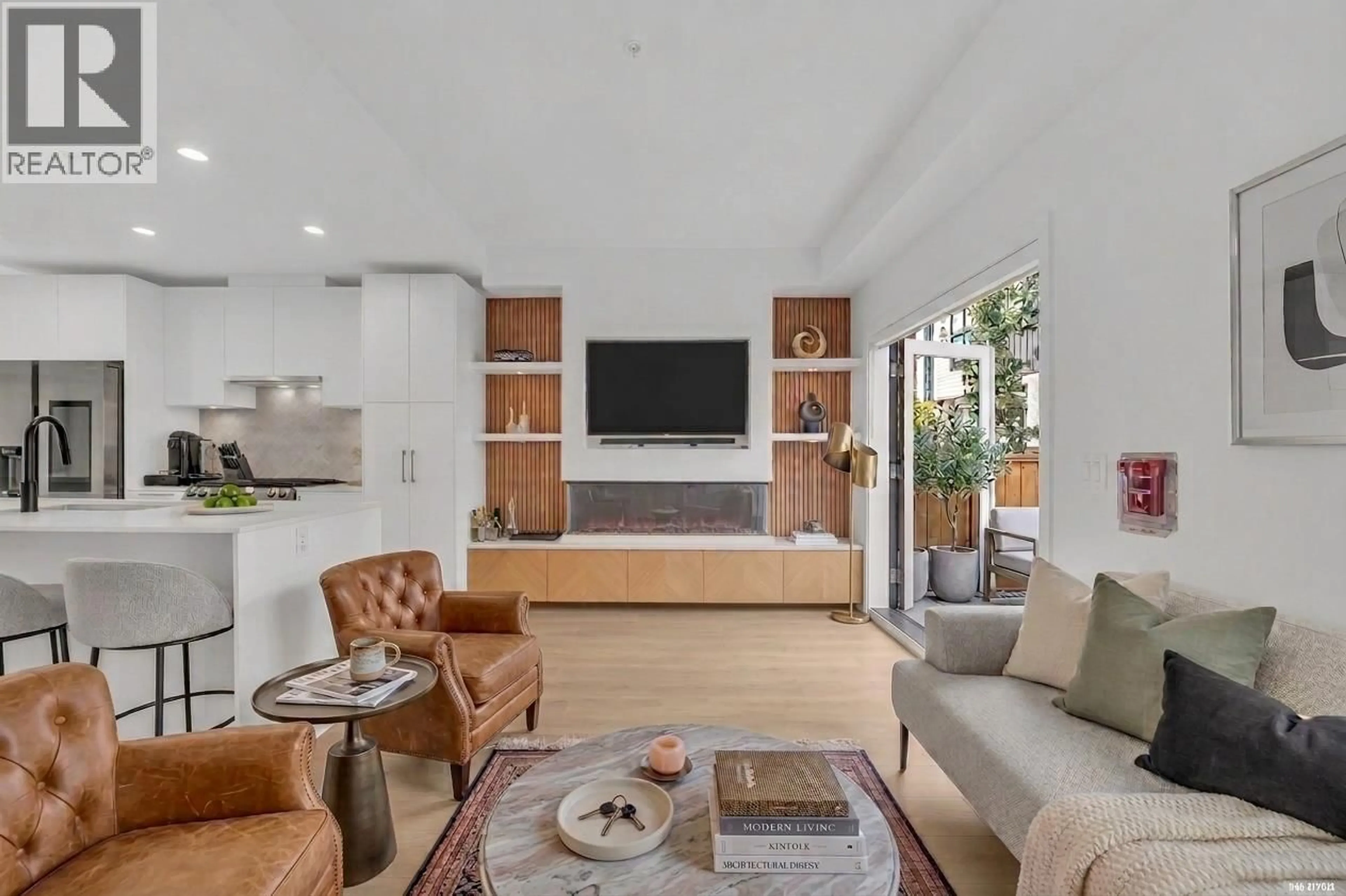 Living room with furniture, unknown for 137 - 535 2ND STREET, North Vancouver British Columbia V7L1E1
