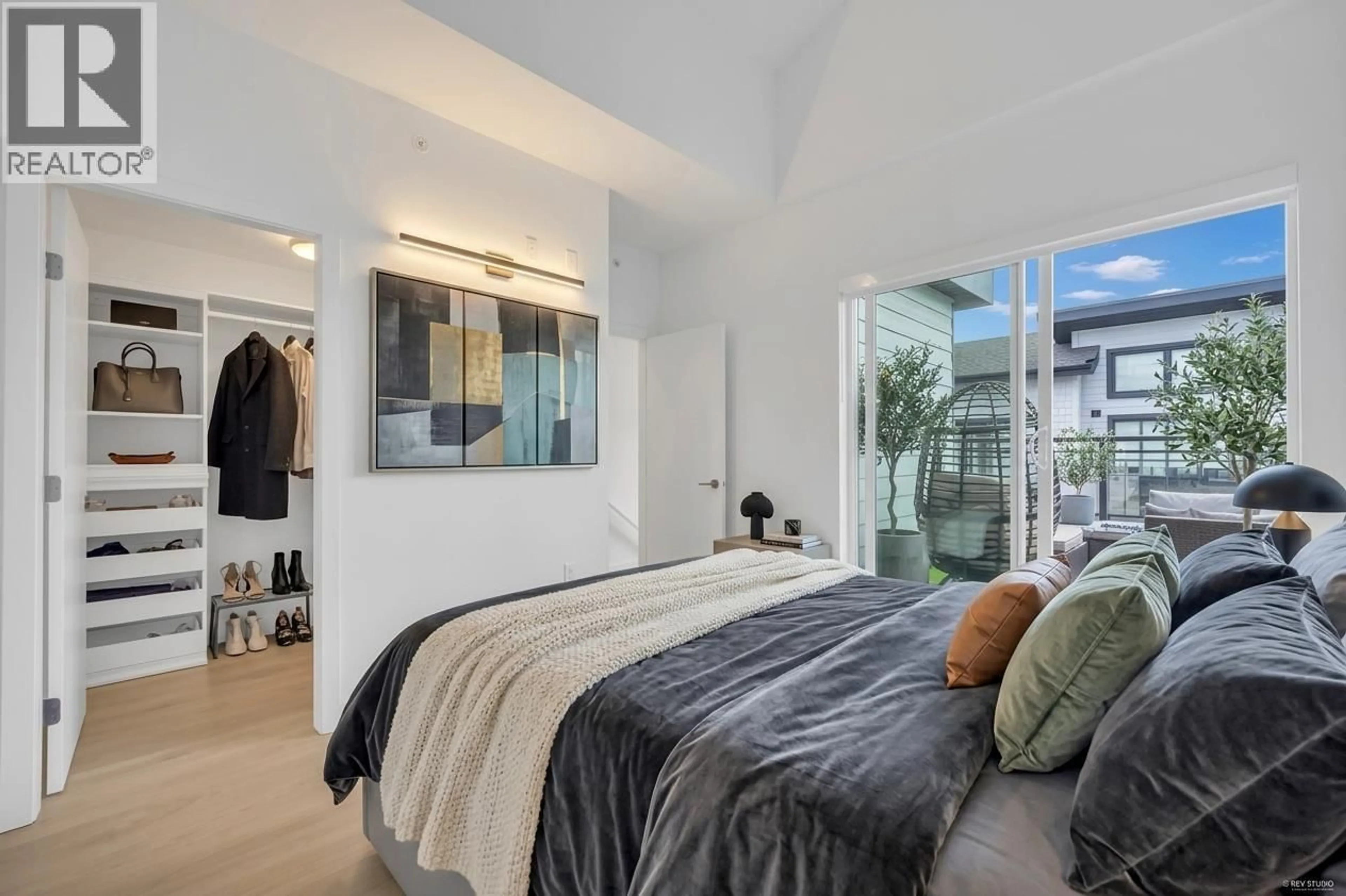 Bedroom with bed, unknown for 137 - 535 2ND STREET, North Vancouver British Columbia V7L1E1