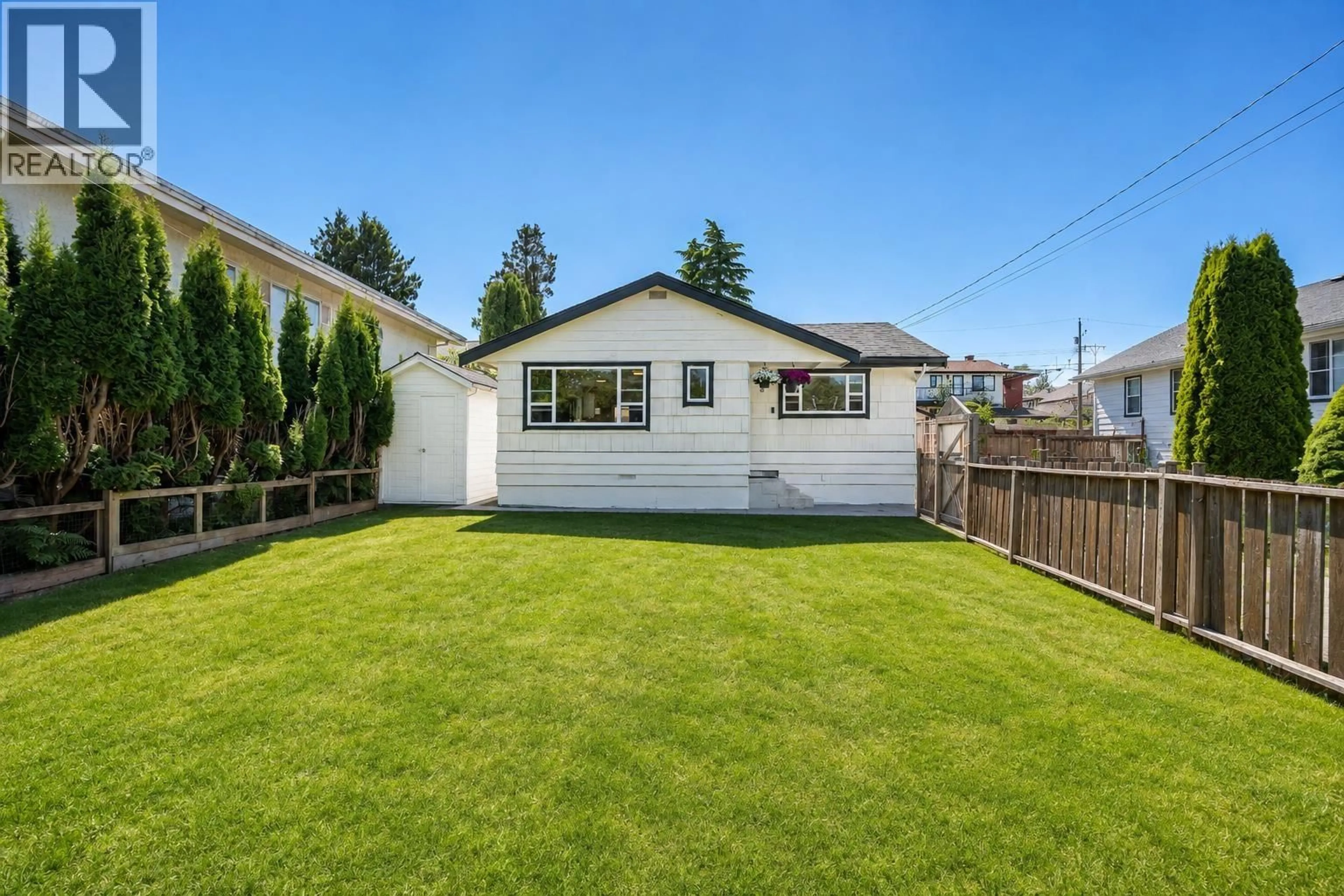Home with vinyl exterior material, street for 931 SPERLING AVENUE, Burnaby British Columbia V5B4H7