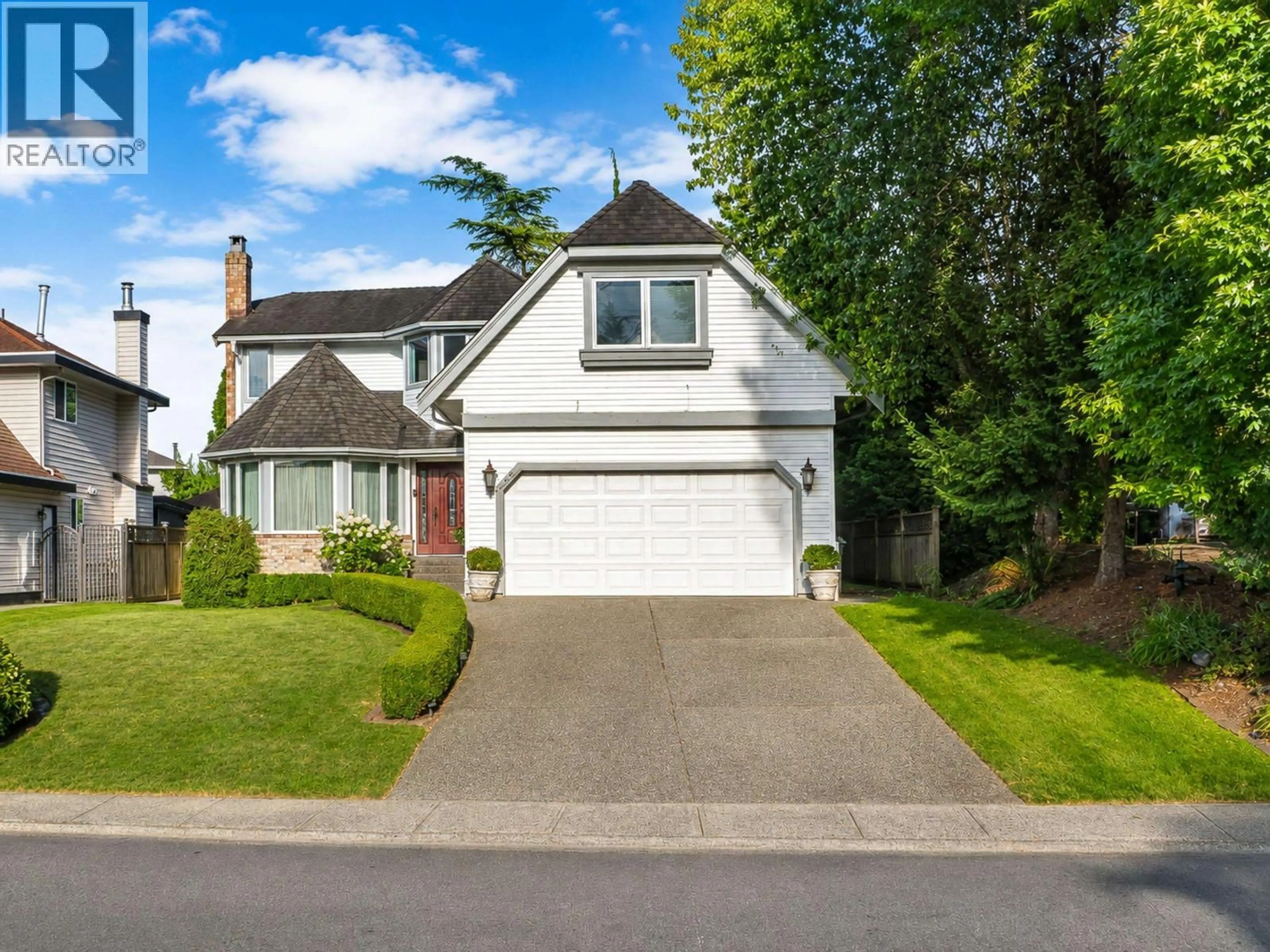 A pic from outside/outdoor area/front of a property/back of a property/a pic from drone, street for 12612 215 STREET, Maple Ridge British Columbia V4R2H3