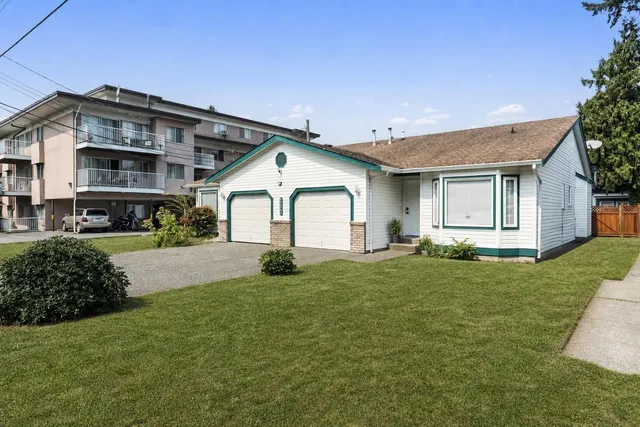 1&2 - 46043 MELLARD AVENUE, Chilliwack 2