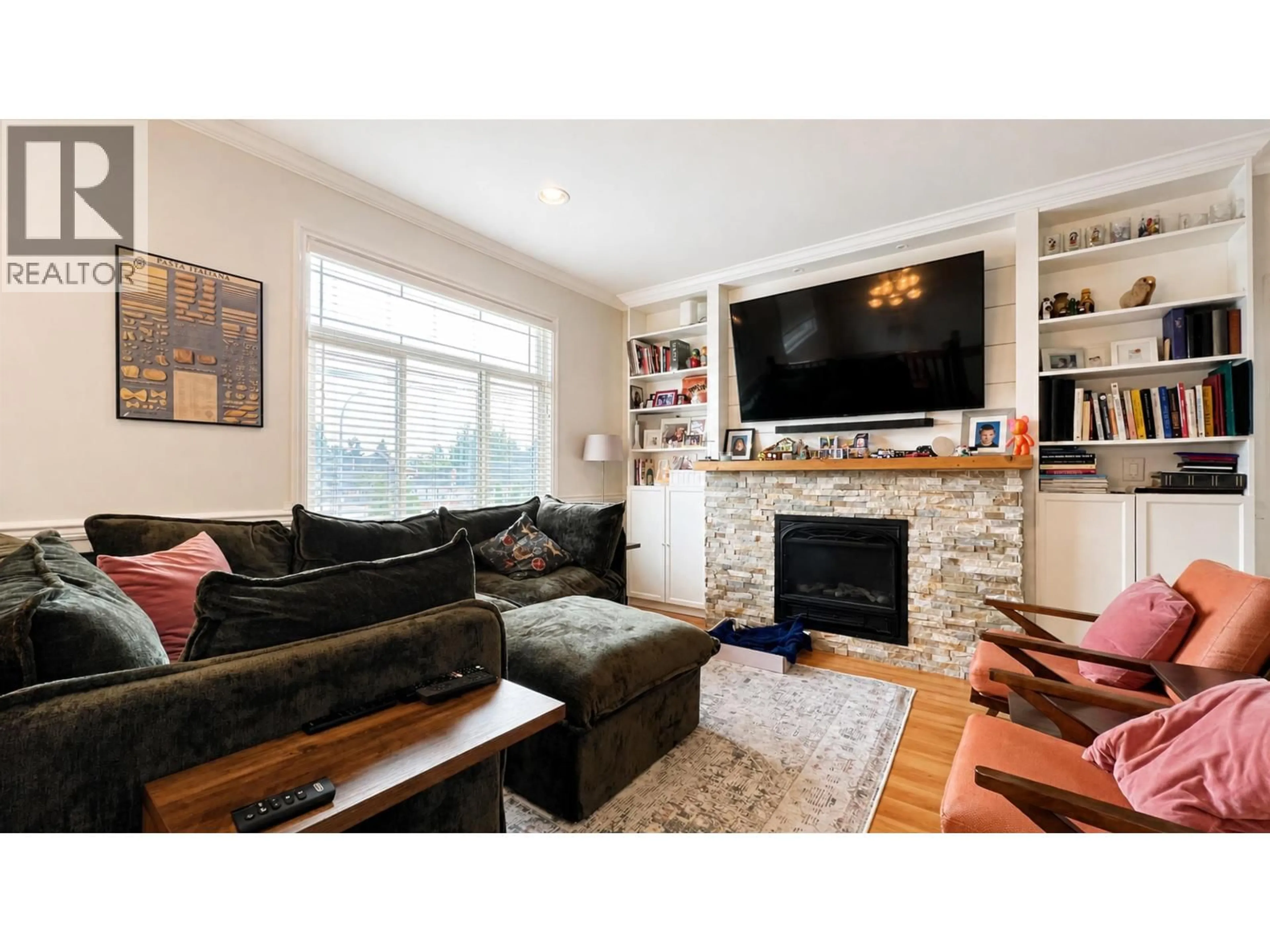 Living room with furniture, wood/laminate floor for 8131 NO. 1 ROAD, Richmond British Columbia V7C1T8