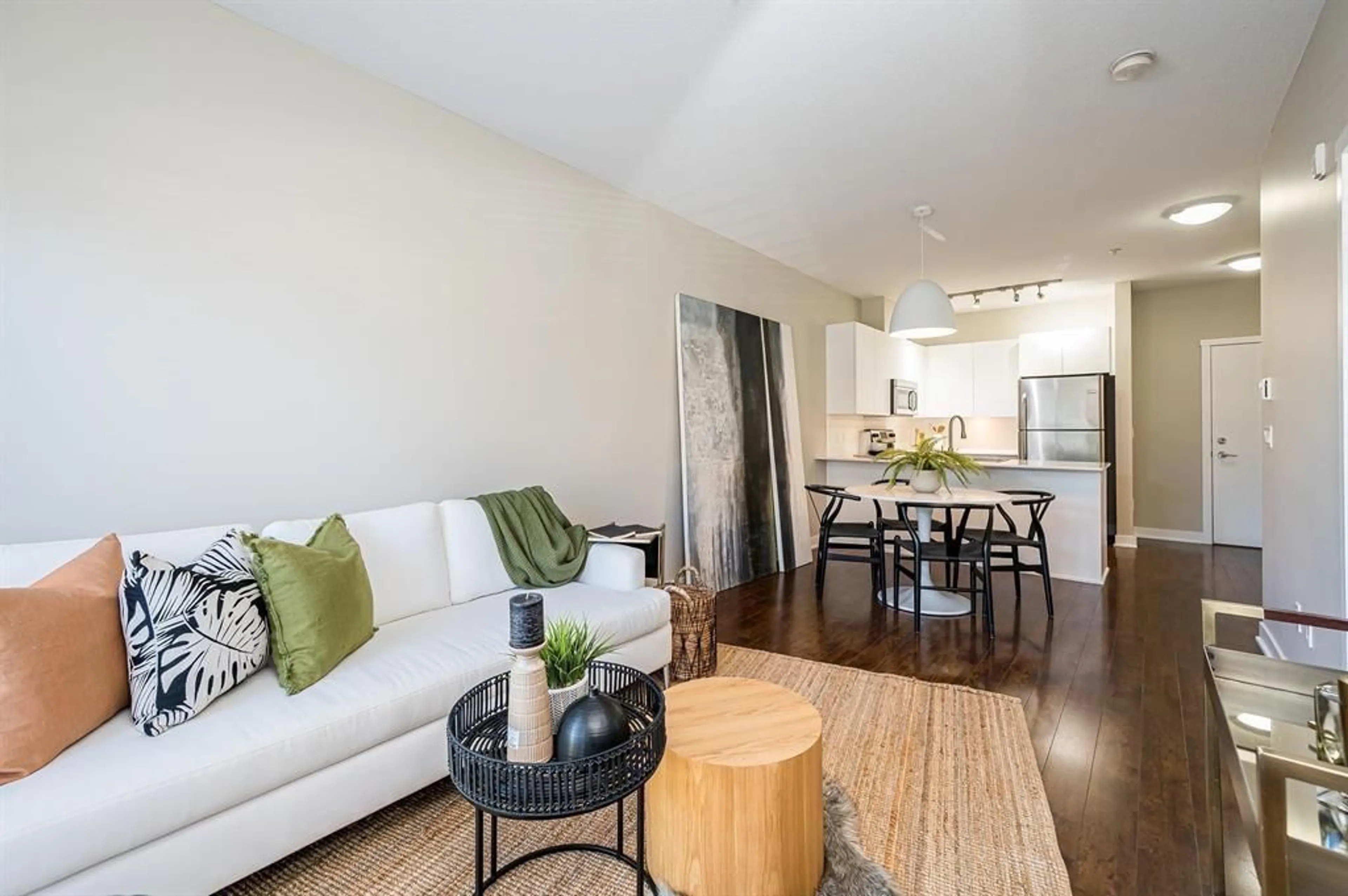 Living room with furniture, wood/laminate floor for 302 - 20460 DOUGLAS CRESCENT, Langley British Columbia V3A0C6