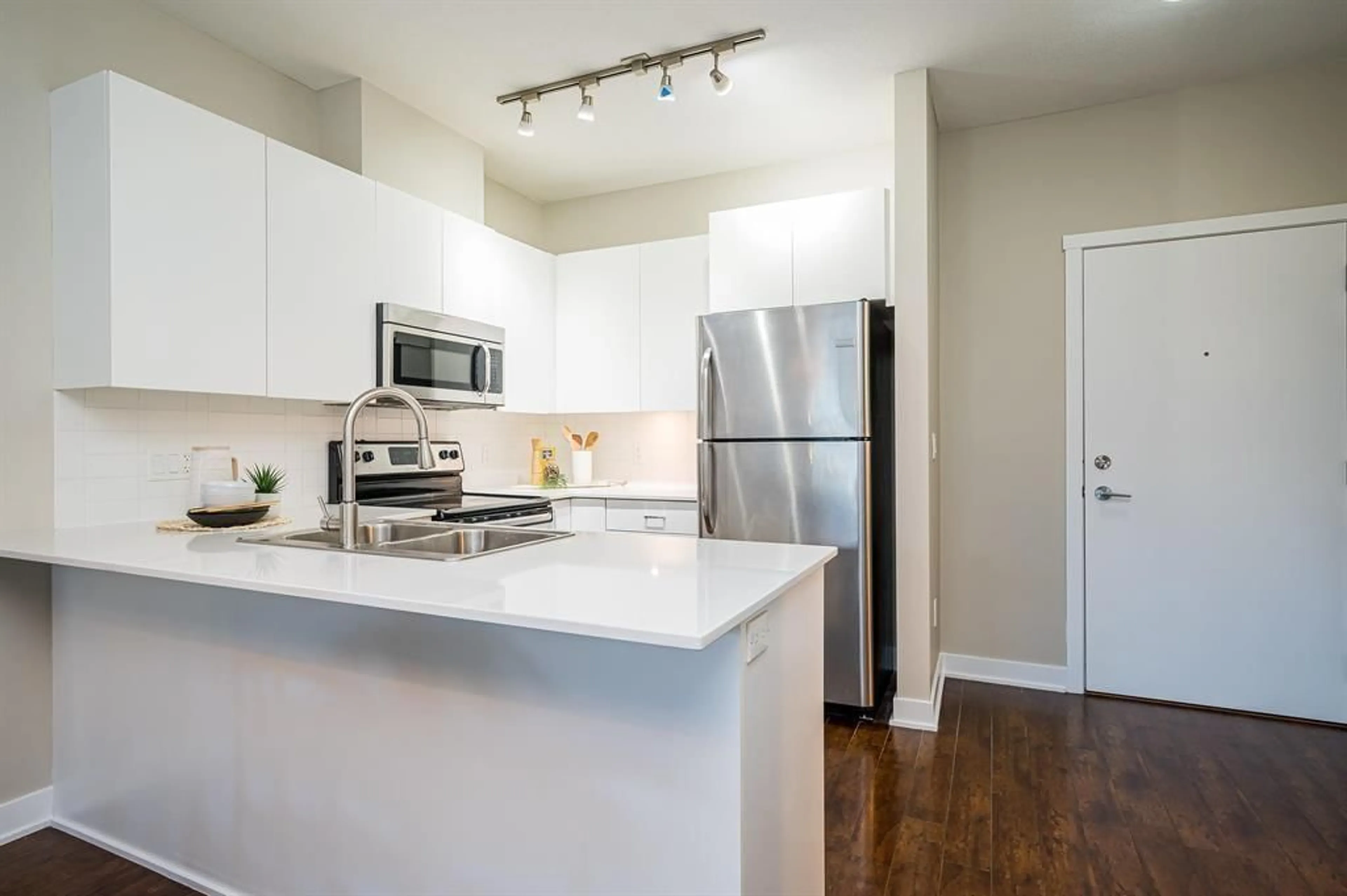 Standard kitchen, wood/laminate floor for 302 - 20460 DOUGLAS CRESCENT, Langley British Columbia V3A0C6