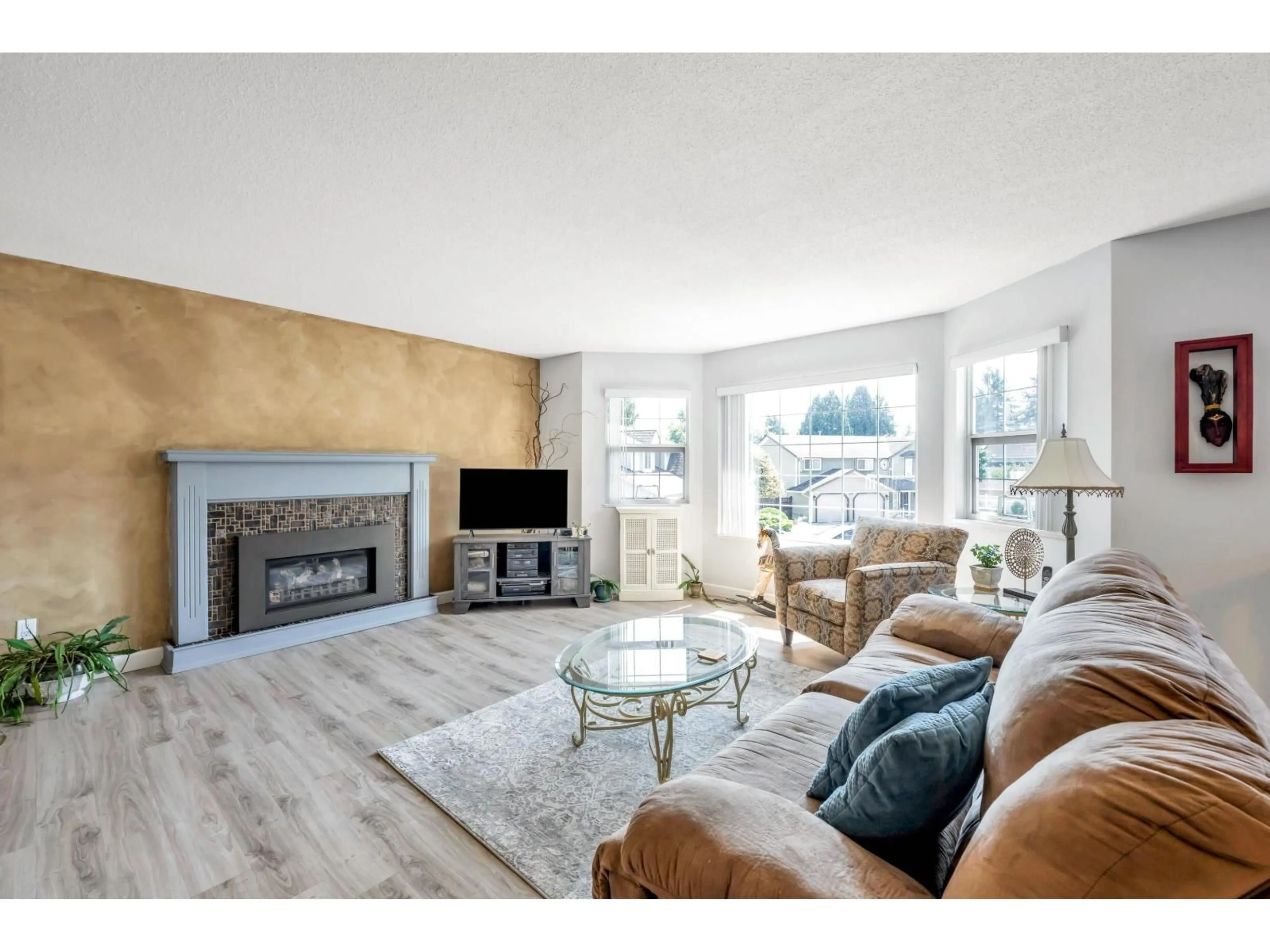 Living room with furniture, unknown for 9275 155 STREET, Surrey British Columbia V3R9B3