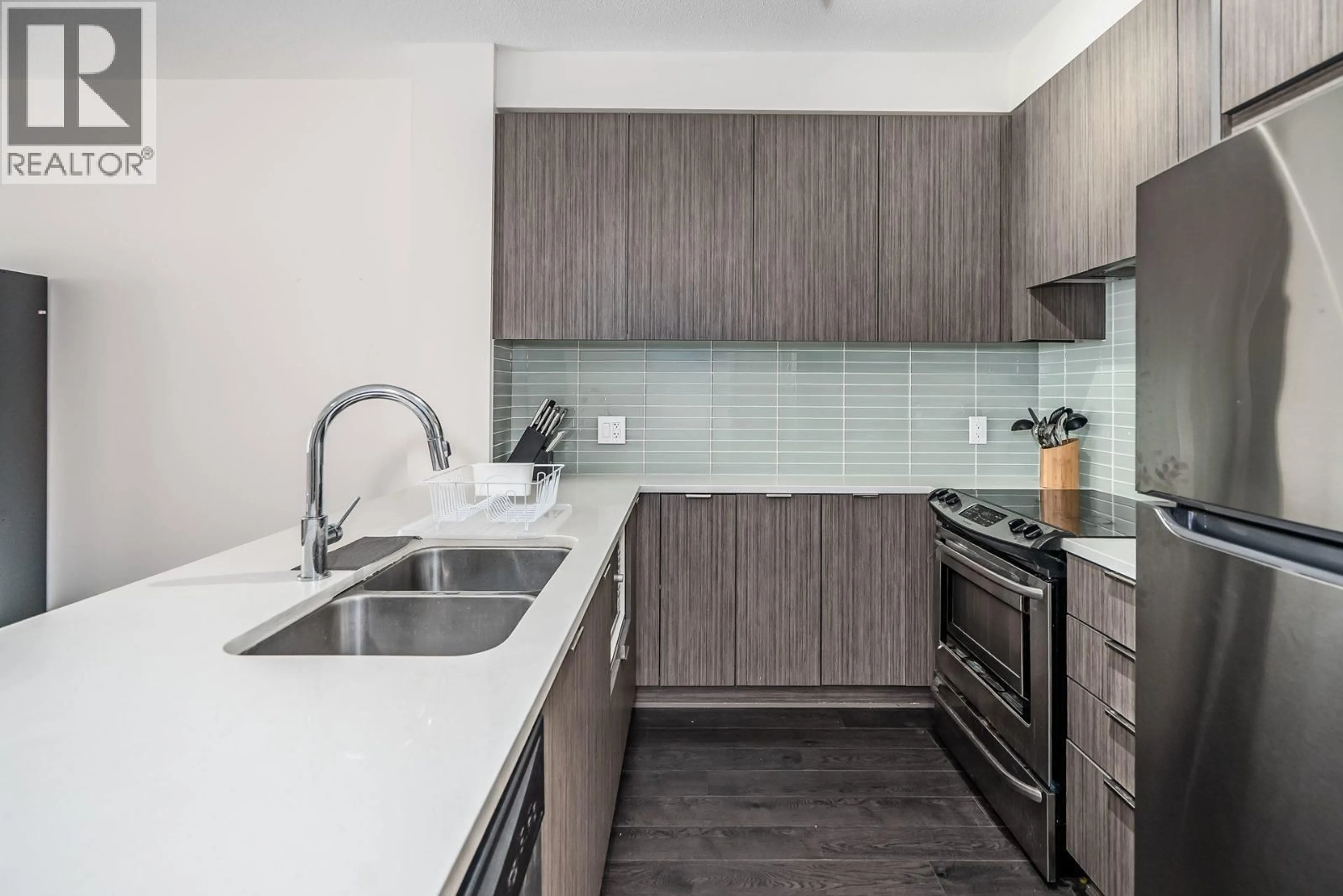 Standard kitchen, unknown for 108 - 9168 SLOPES MEWS, Burnaby British Columbia V5A0E4