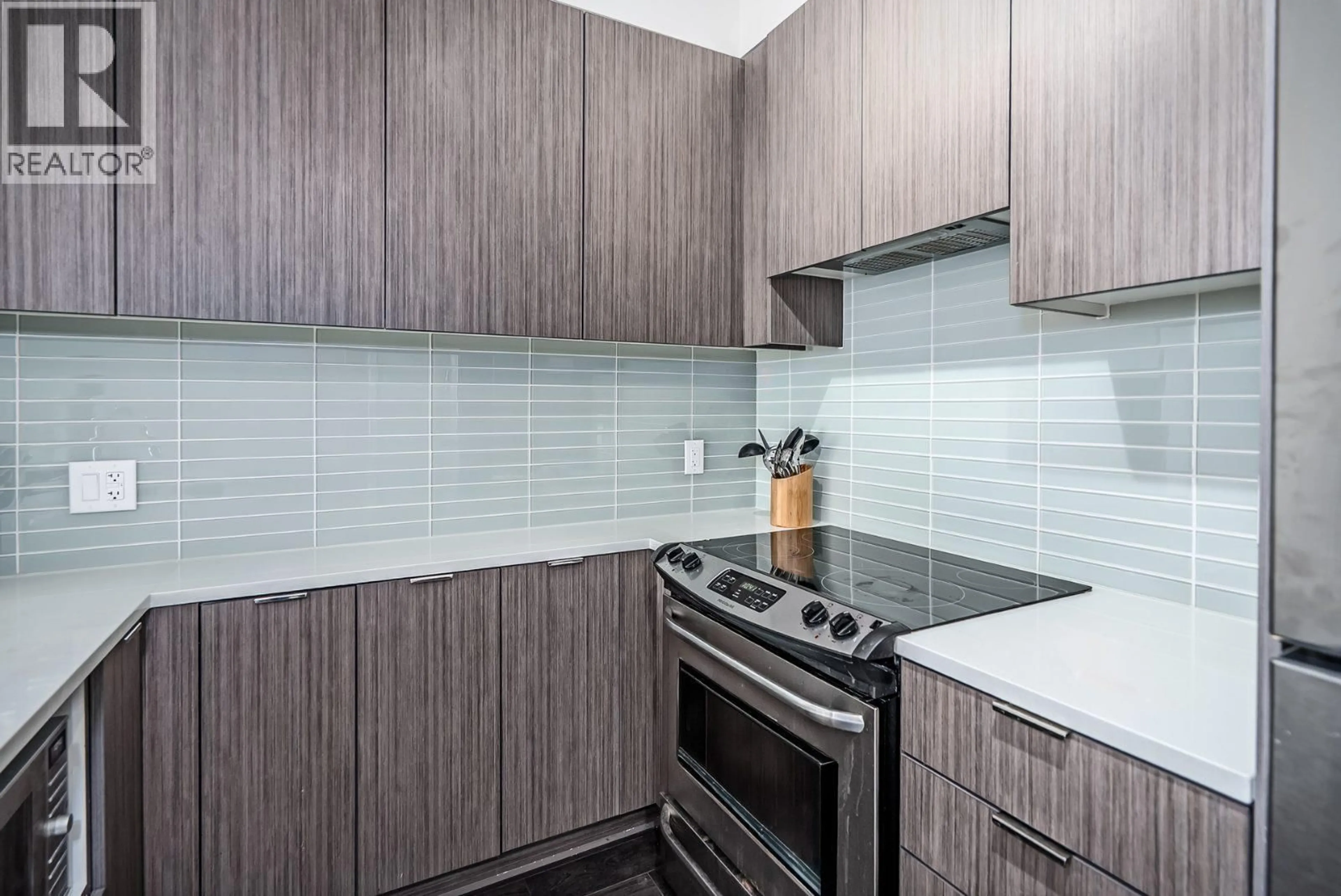 Standard kitchen, unknown for 108 - 9168 SLOPES MEWS, Burnaby British Columbia V5A0E4